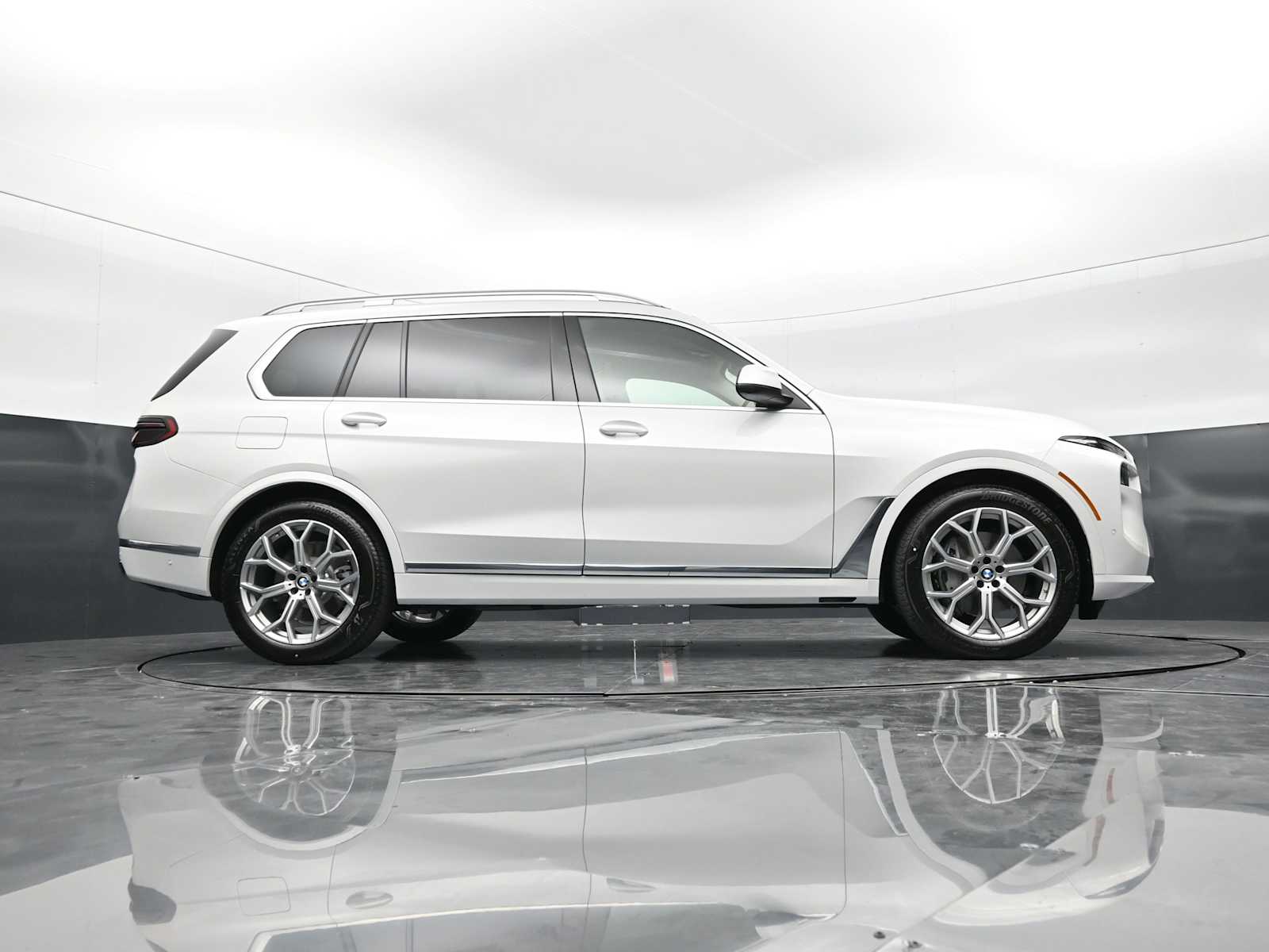 Thumbnail: 2027 BMW X7 - 28