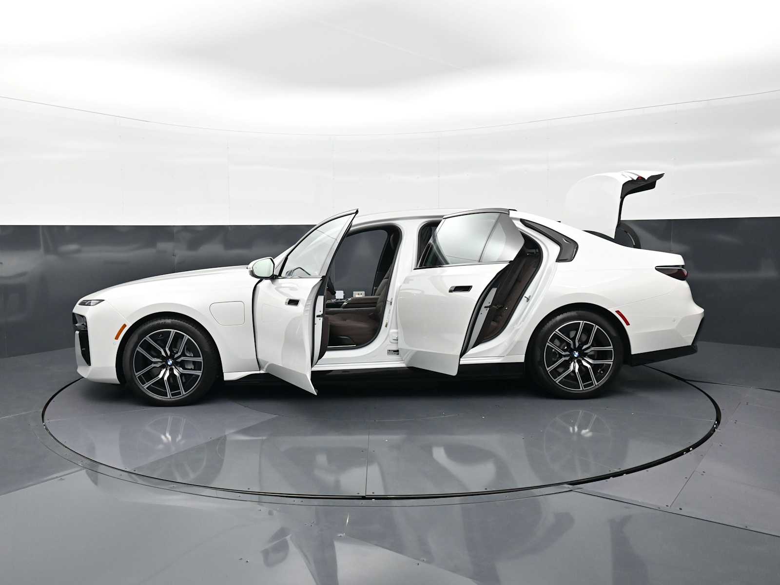 Thumbnail: 2025 BMW 7 Series - 36