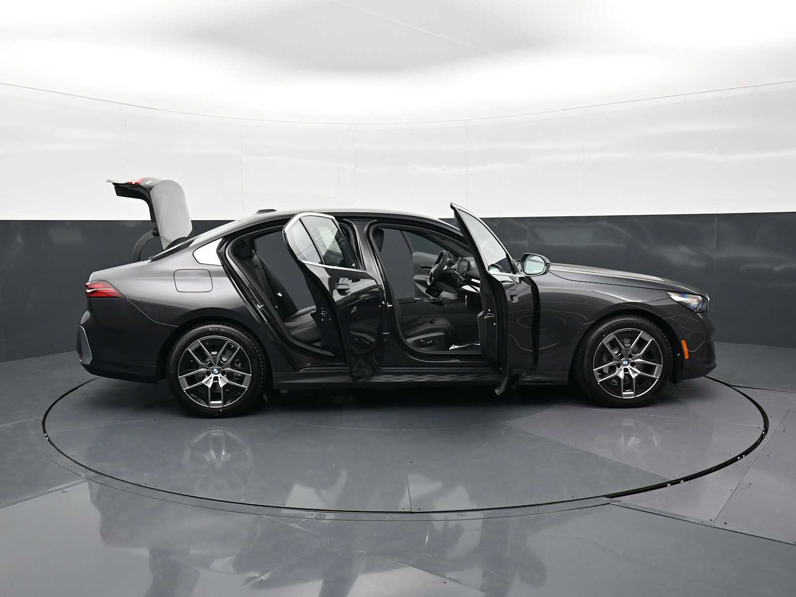 Thumbnail: 2026 BMW 5 Series - 34