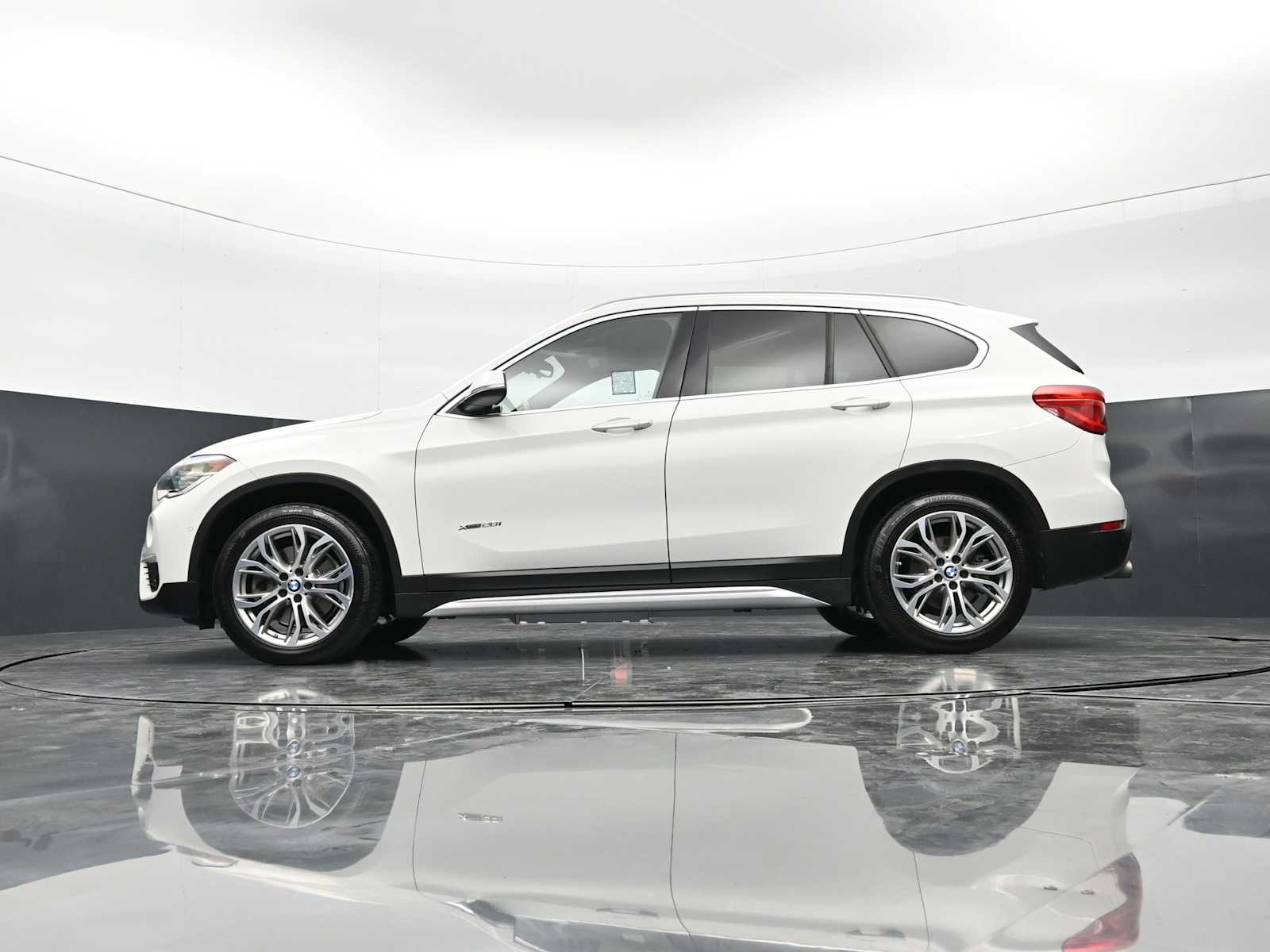 Thumbnail: 2016 BMW X1 - 31