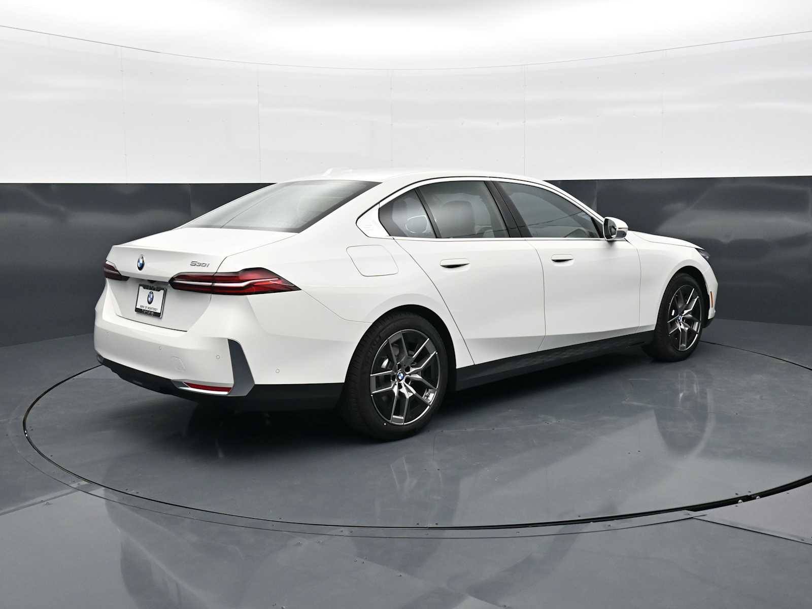 Thumbnail: 2026 BMW 5 Series - 5