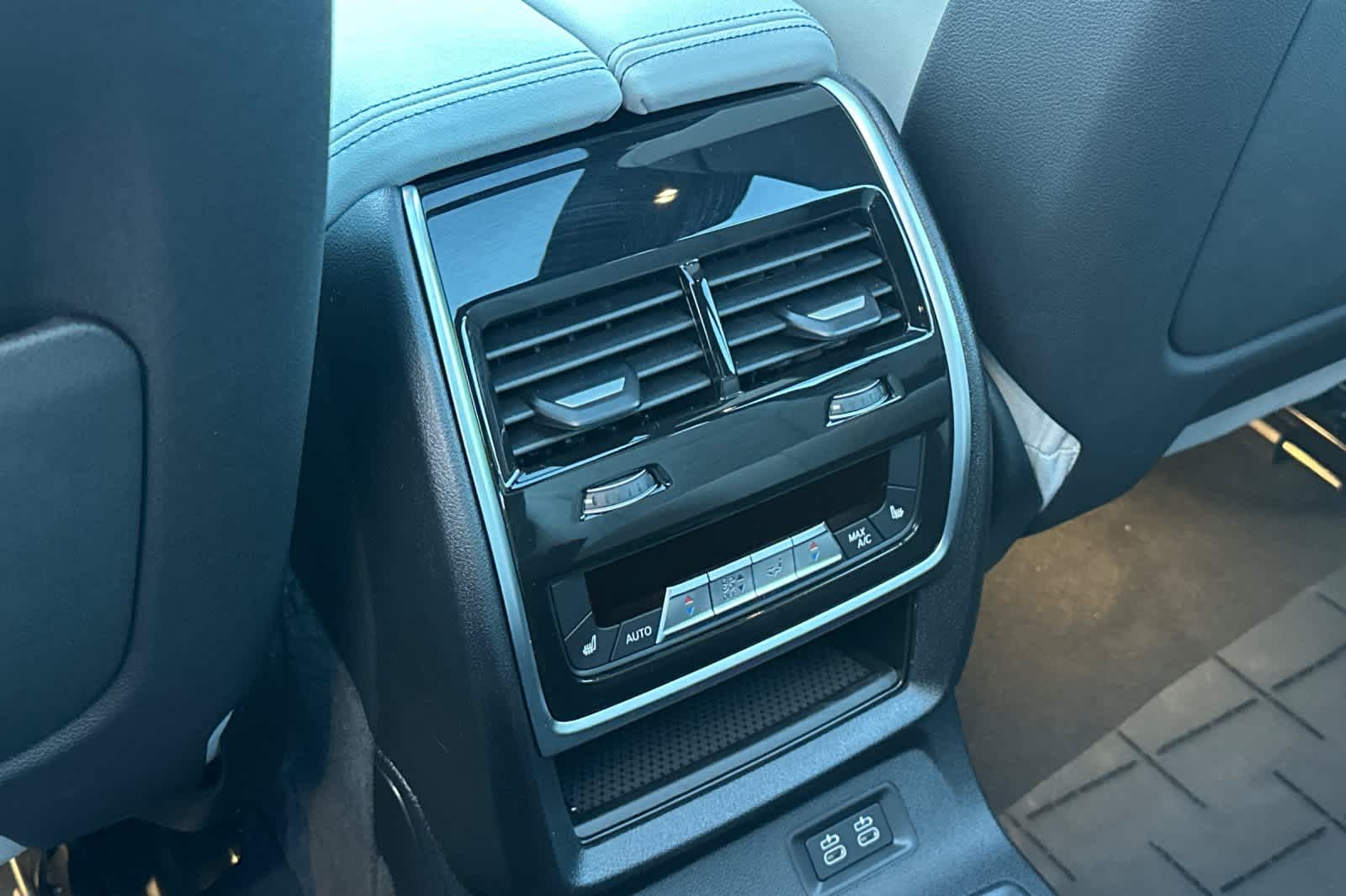 Thumbnail: 2025 BMW X7 - 14