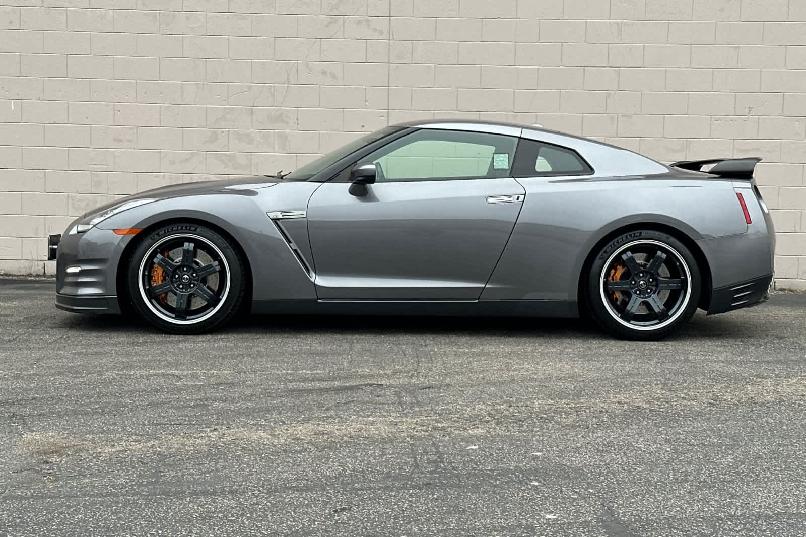 2013 Nissan GT-R Black Edition 8