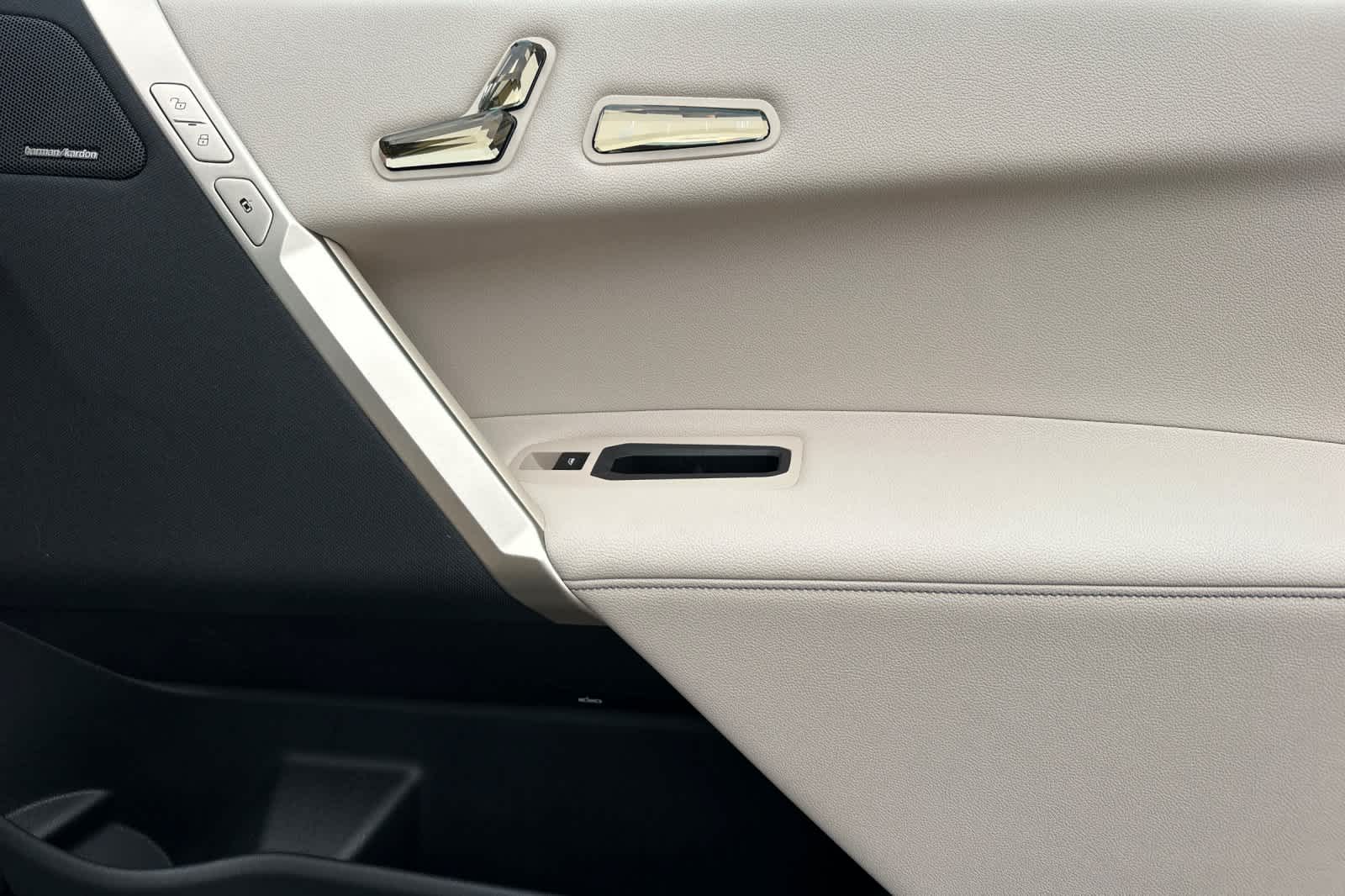 Thumbnail: 2026 BMW iX - 18