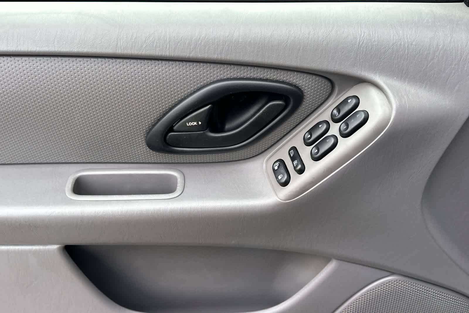 Thumbnail: 2002 Ford Escape - 12