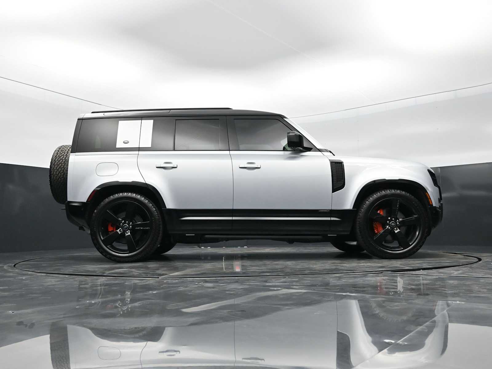 Thumbnail: 2022 Land Rover Defender - 25