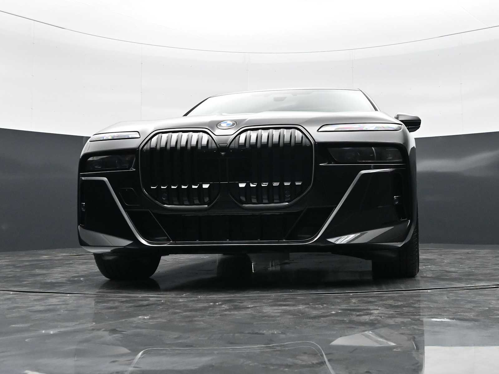 Thumbnail: 2026 BMW 7 Series - 25