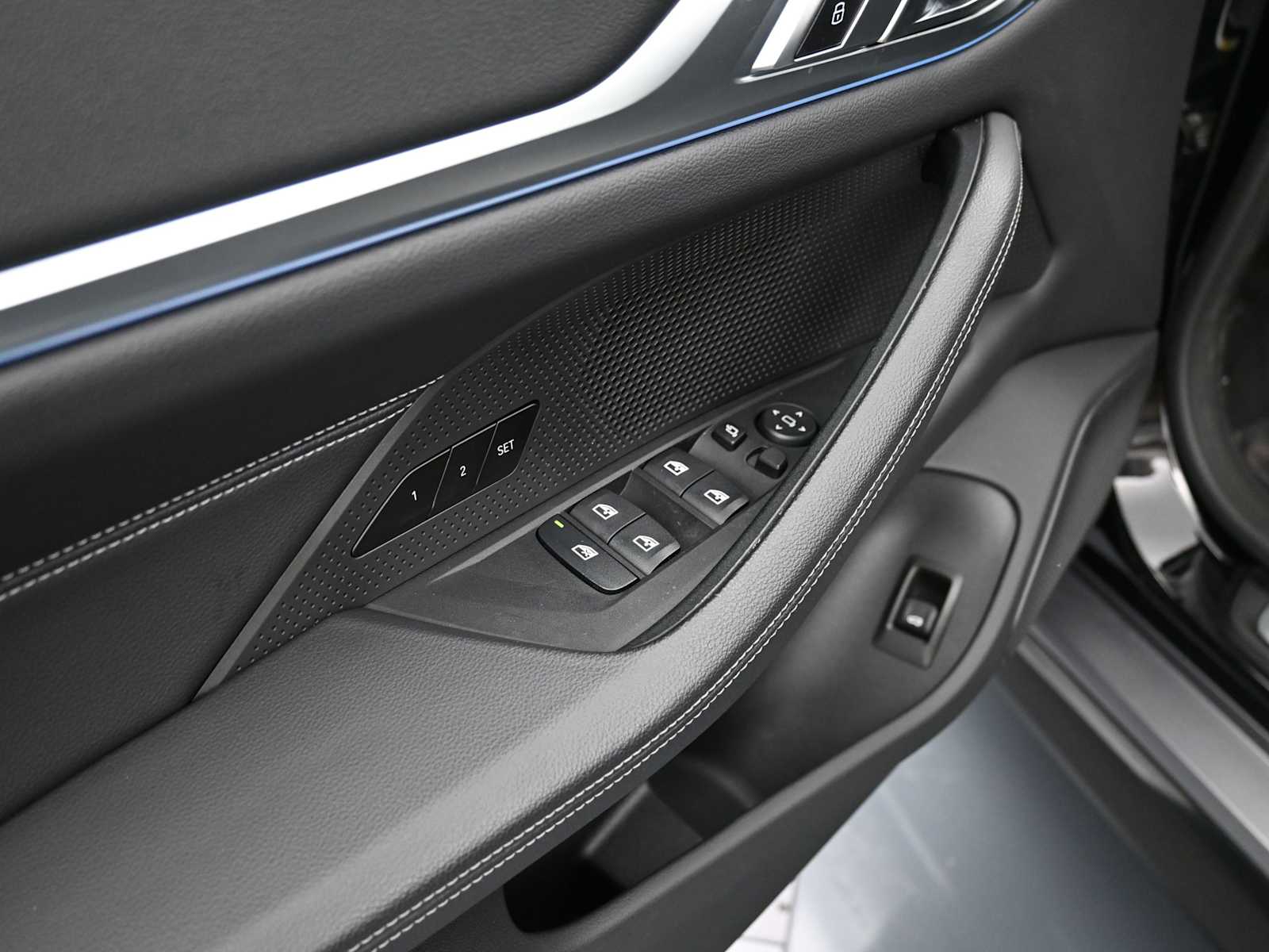 Thumbnail: 2023 BMW i4 - 9