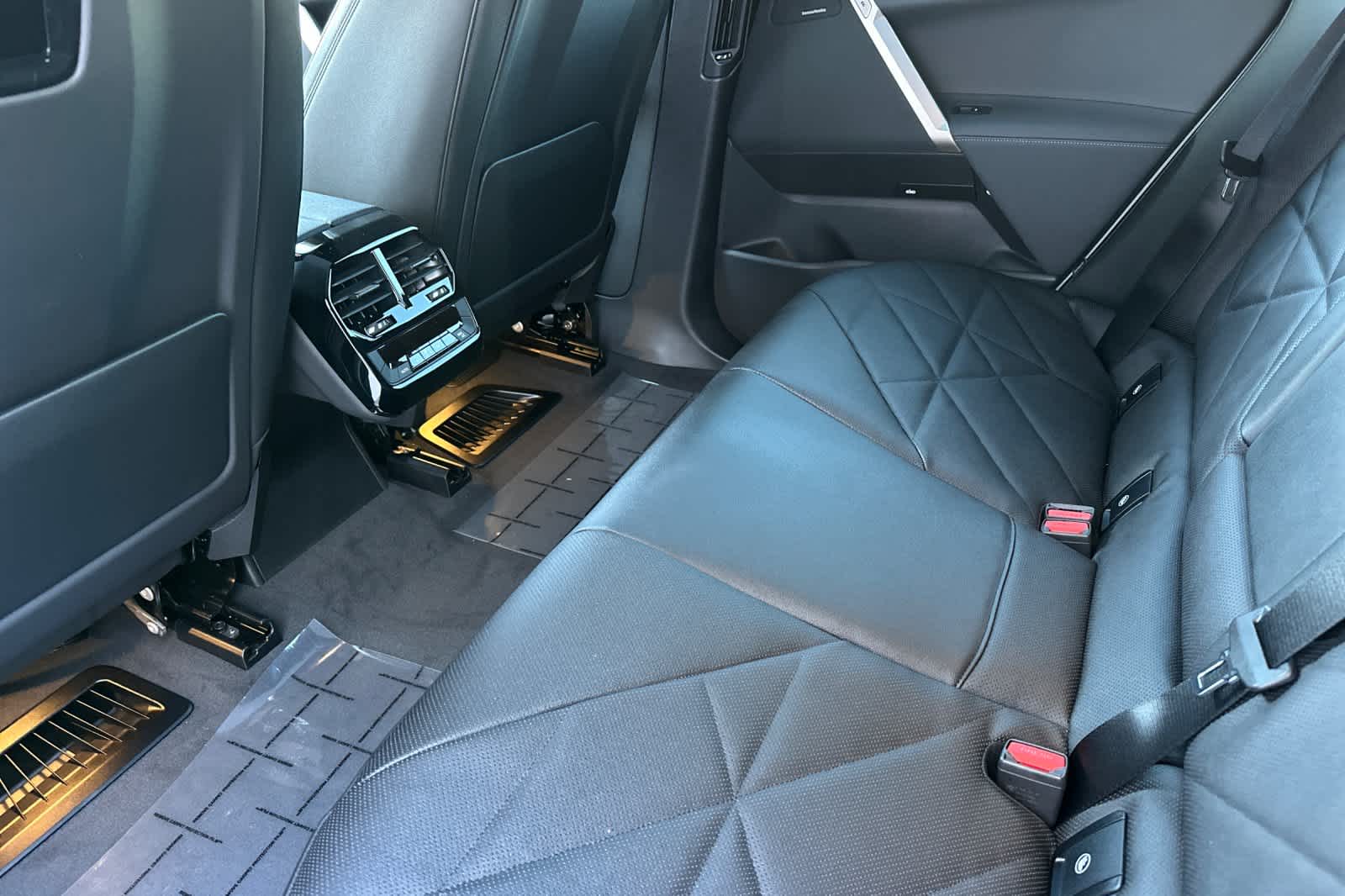 Thumbnail: 2026 BMW iX - 4