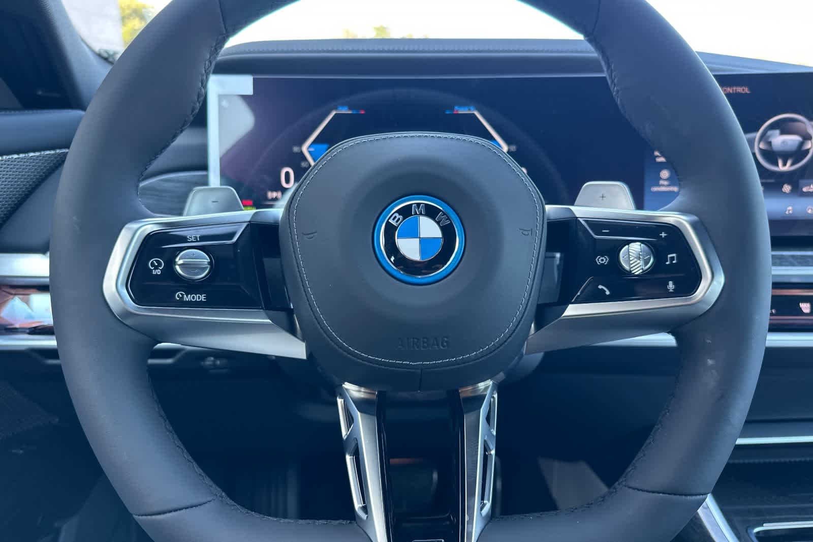 Thumbnail: 2025 BMW 7 Series - 25
