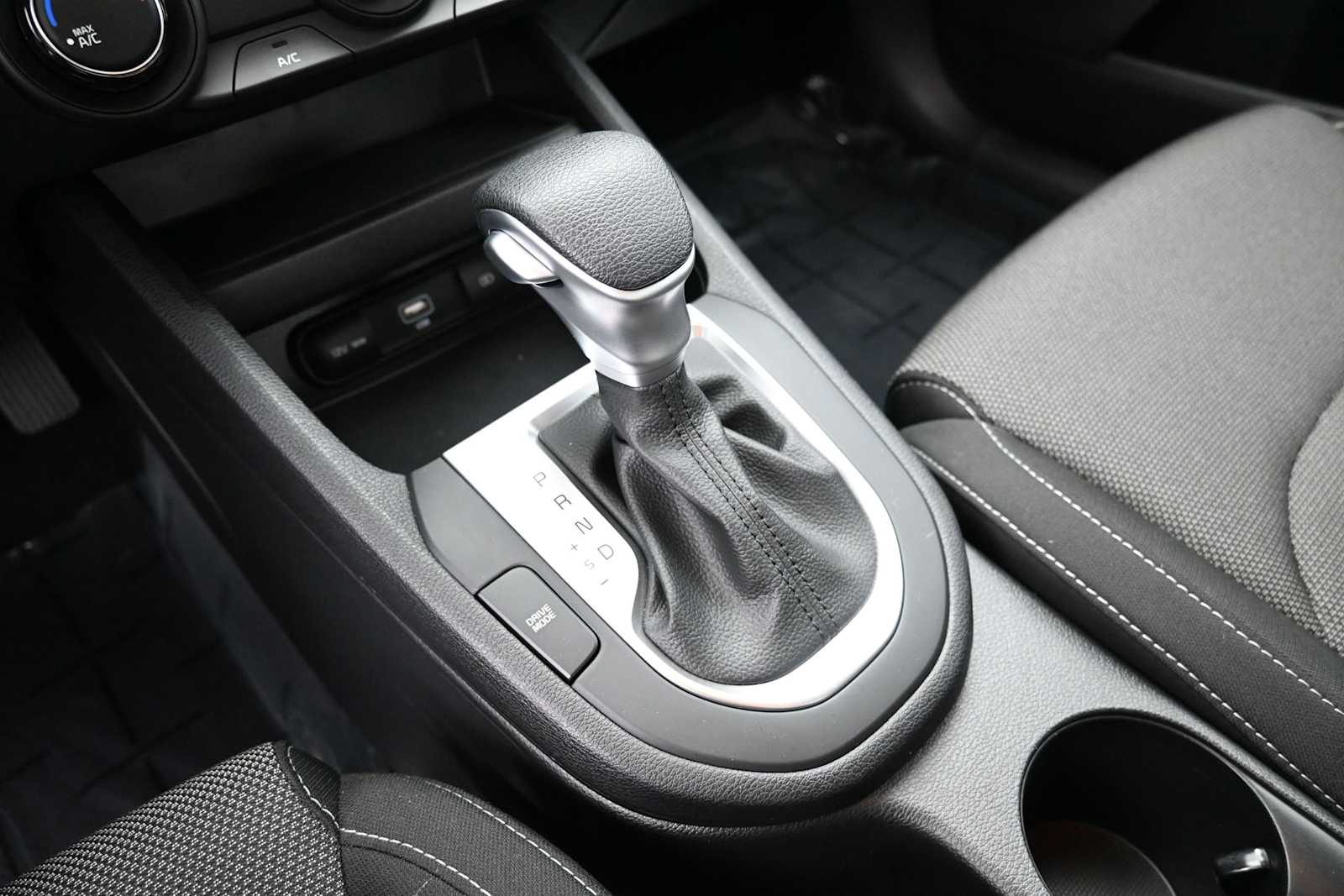 2024 Kia Forte LX - Photo 12