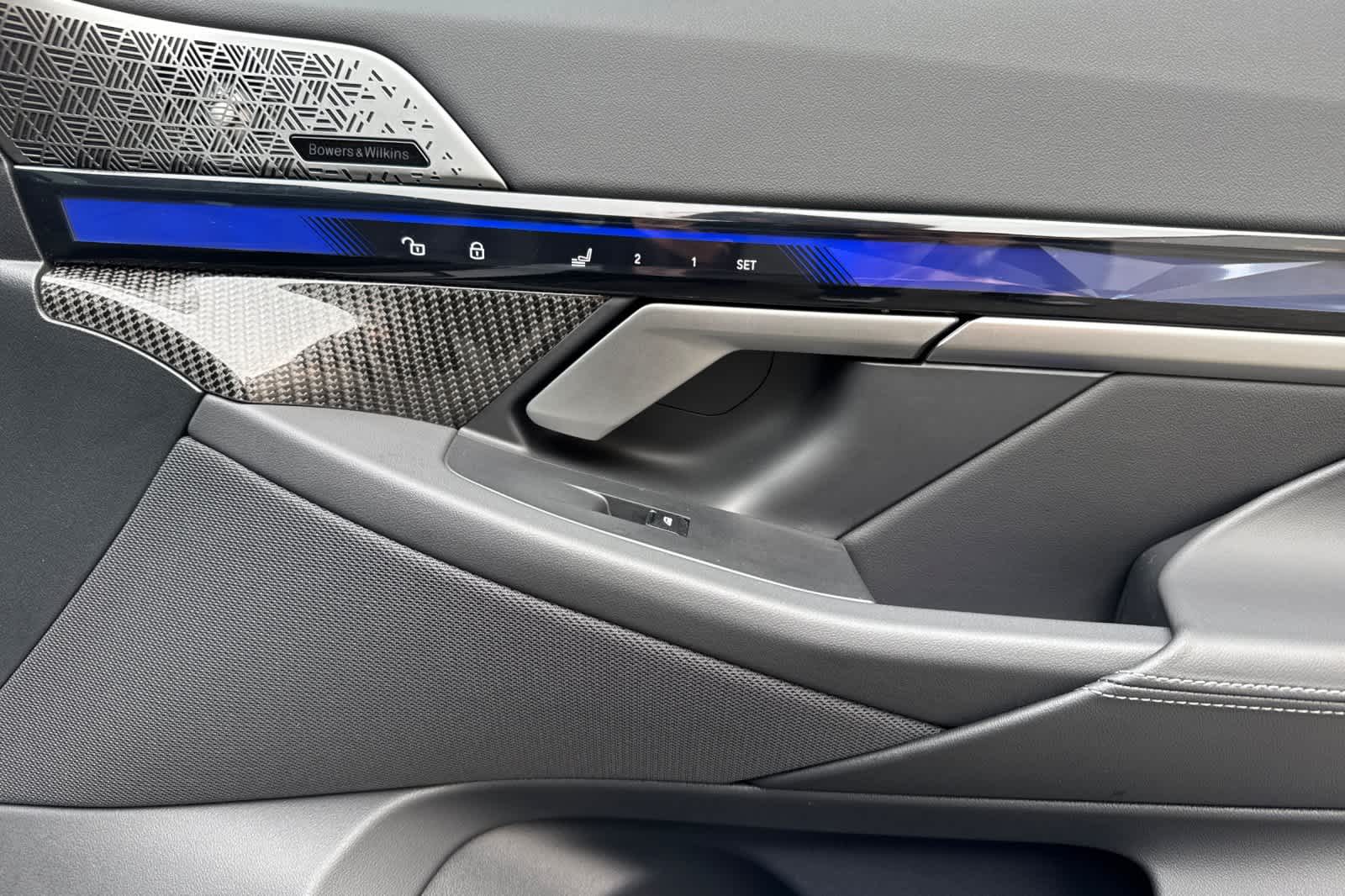 Thumbnail: 2025 BMW M5 - 18