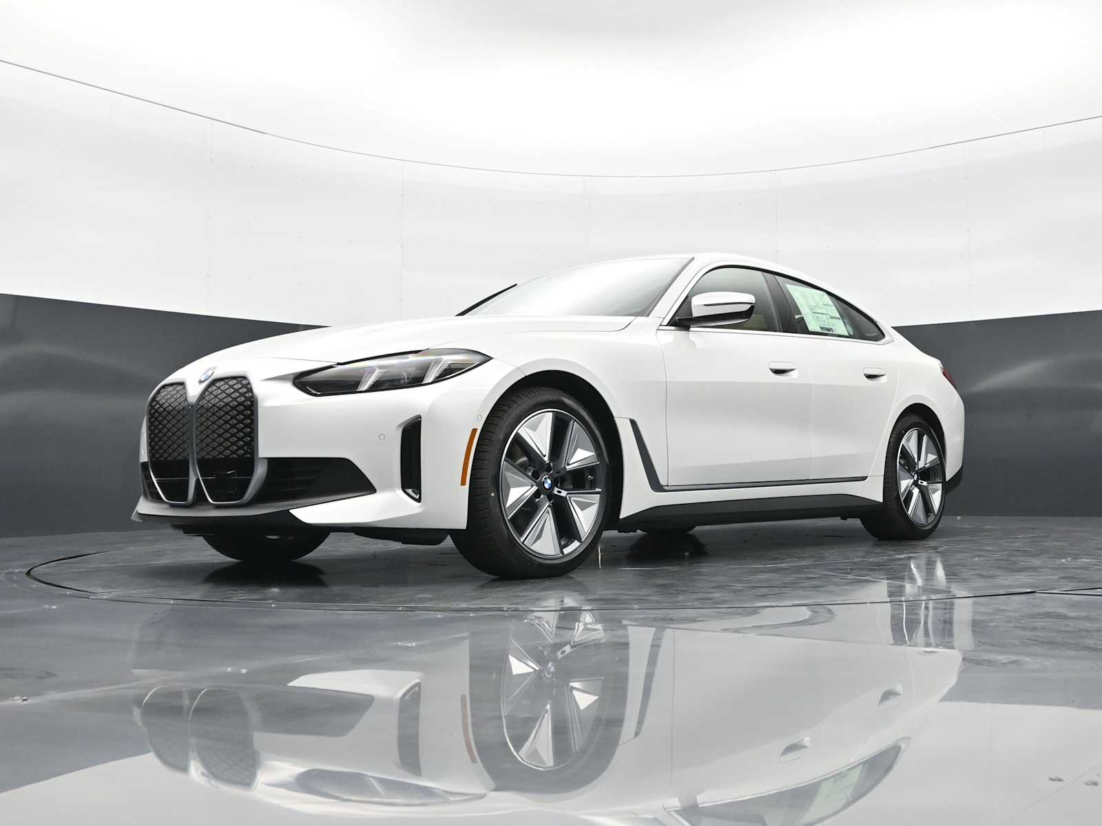 Thumbnail: 2026 BMW i4 - 25