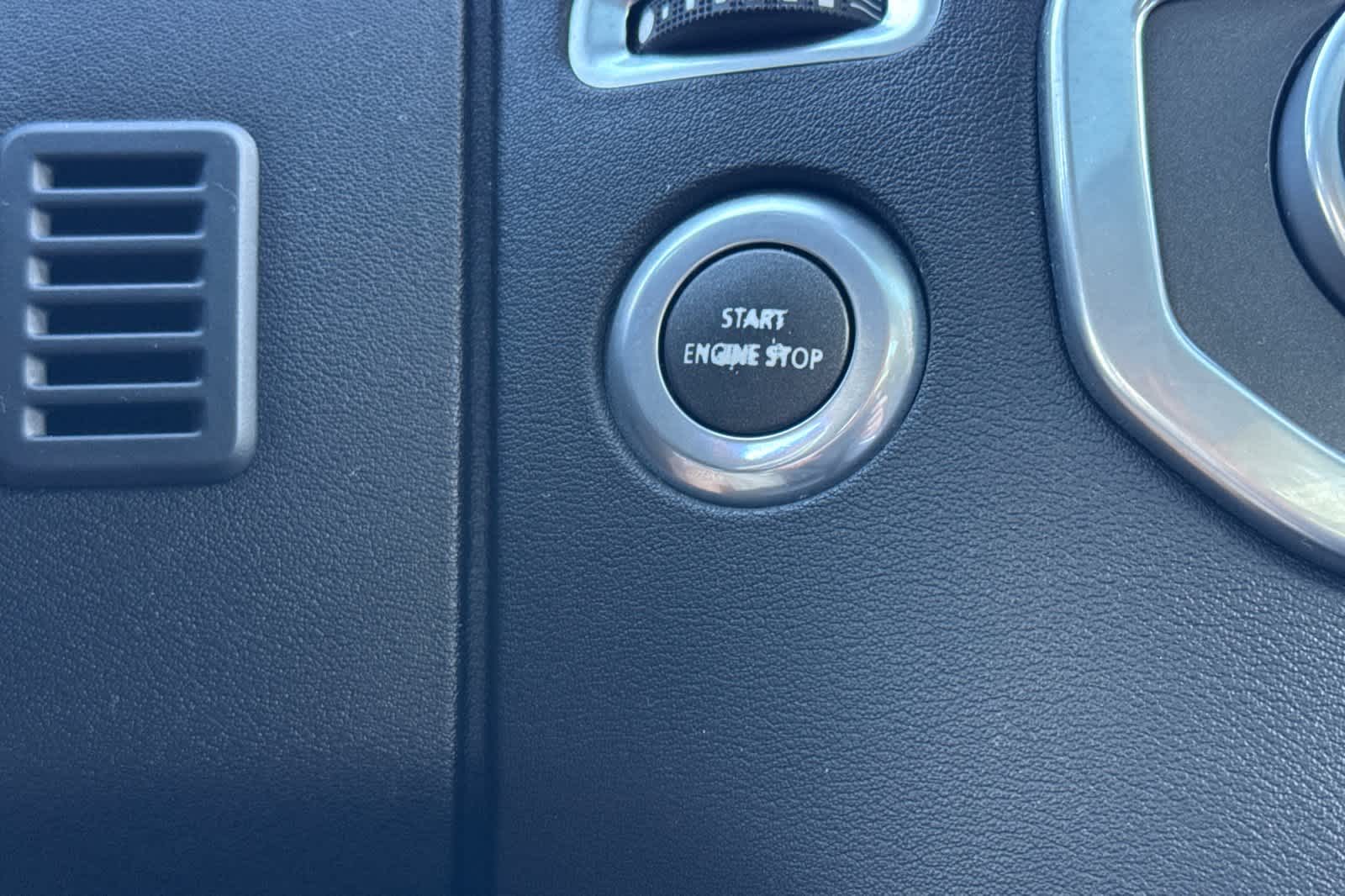 Thumbnail: 2016 Land Rover LR4 - 26