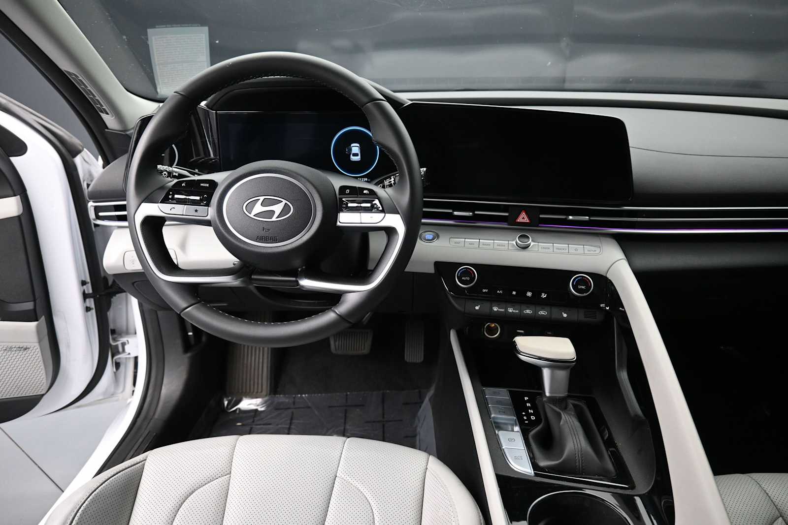 2024 Hyundai Elantra Limited - Photo 15