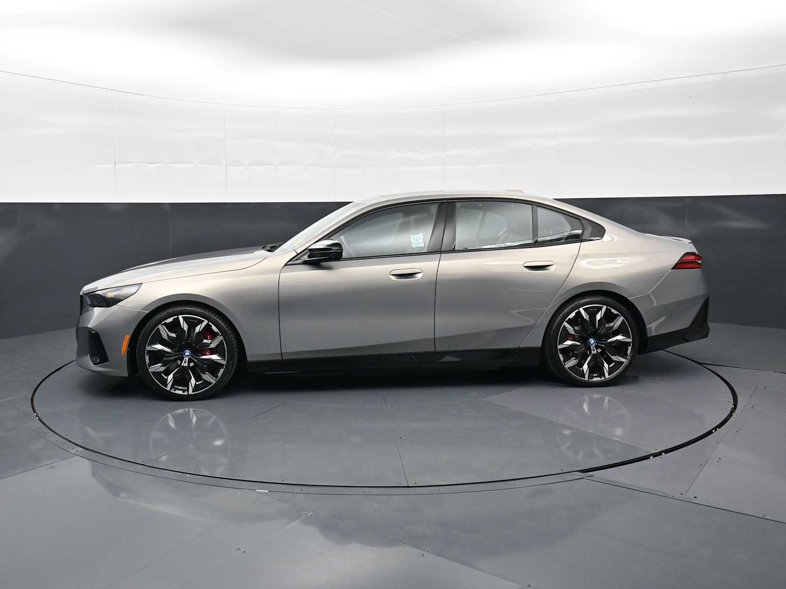 2024 BMW i5 M60 - Photo 8