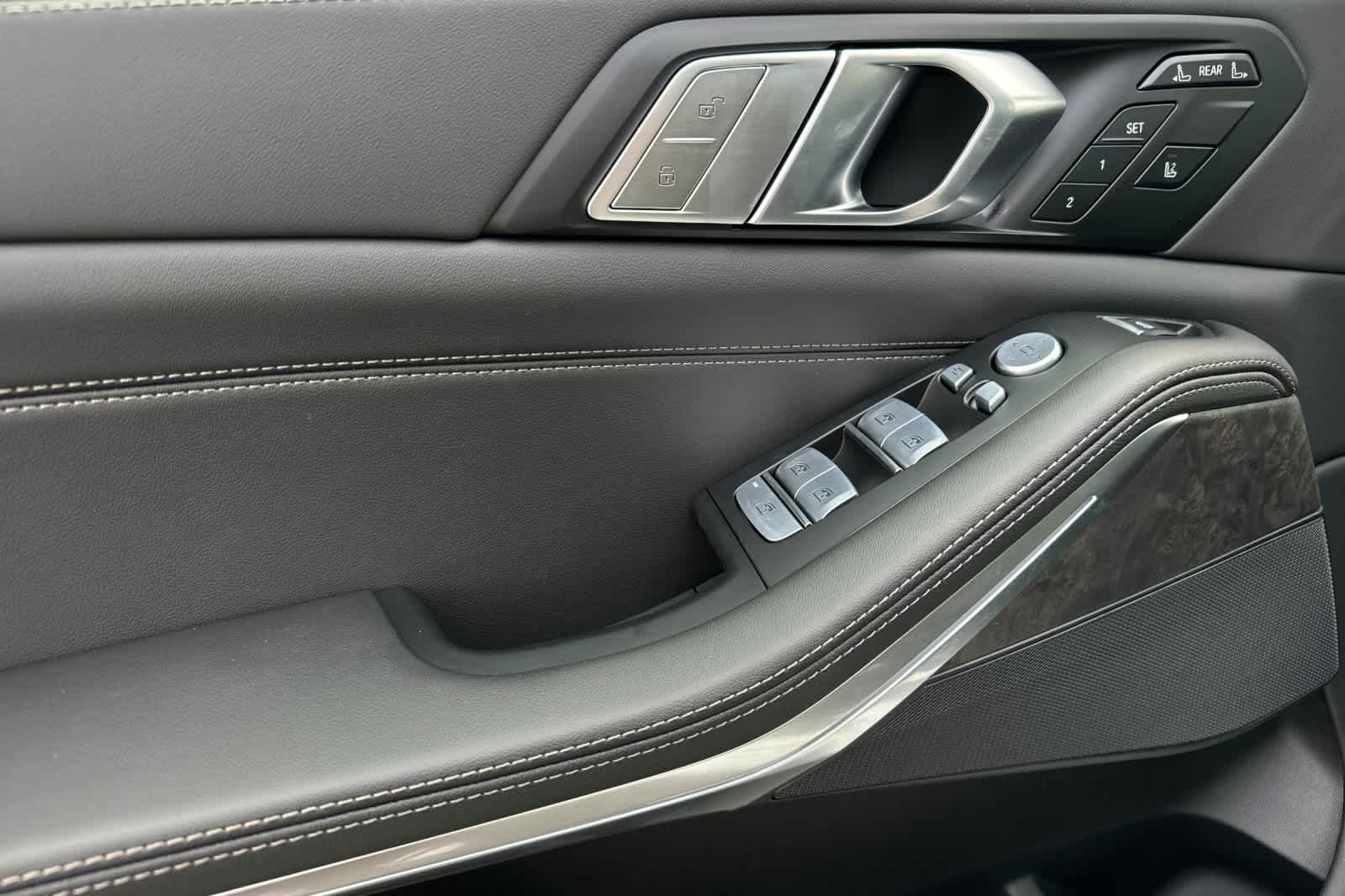 Thumbnail: 2026 BMW X7 - 13