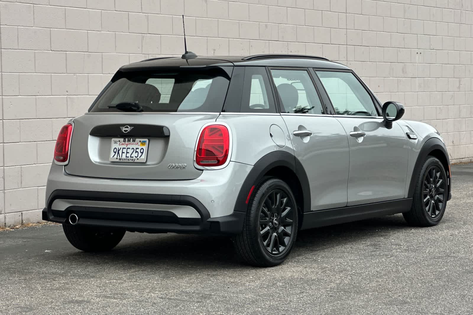 2024 Mini Cooper 4 Door Hardtop photo 2