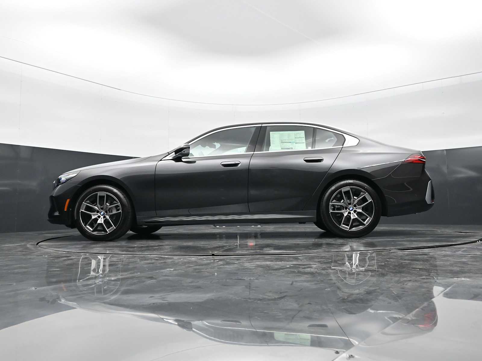 Thumbnail: 2026 BMW 5 Series - 32