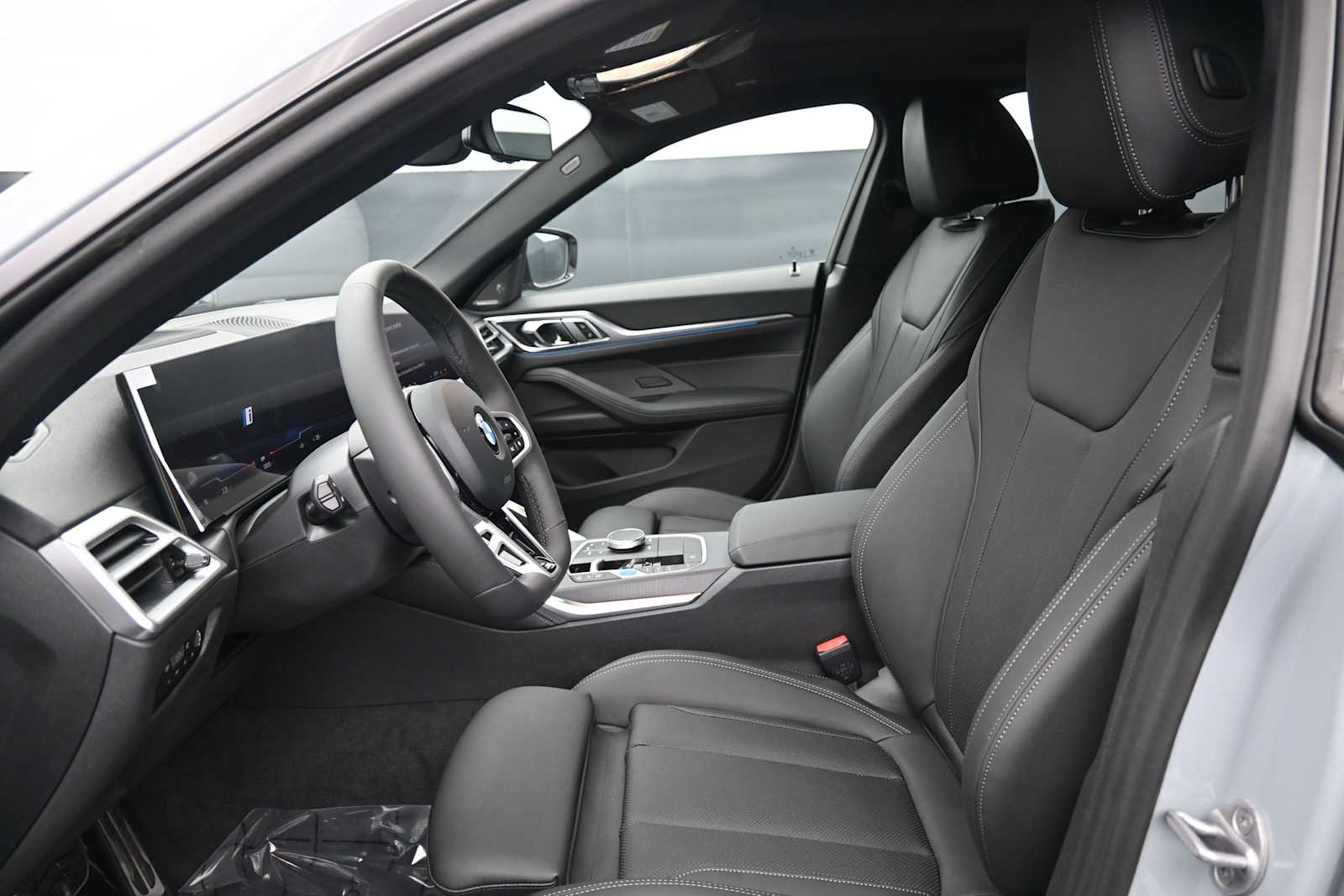 Thumbnail: 2026 BMW i4 - 10
