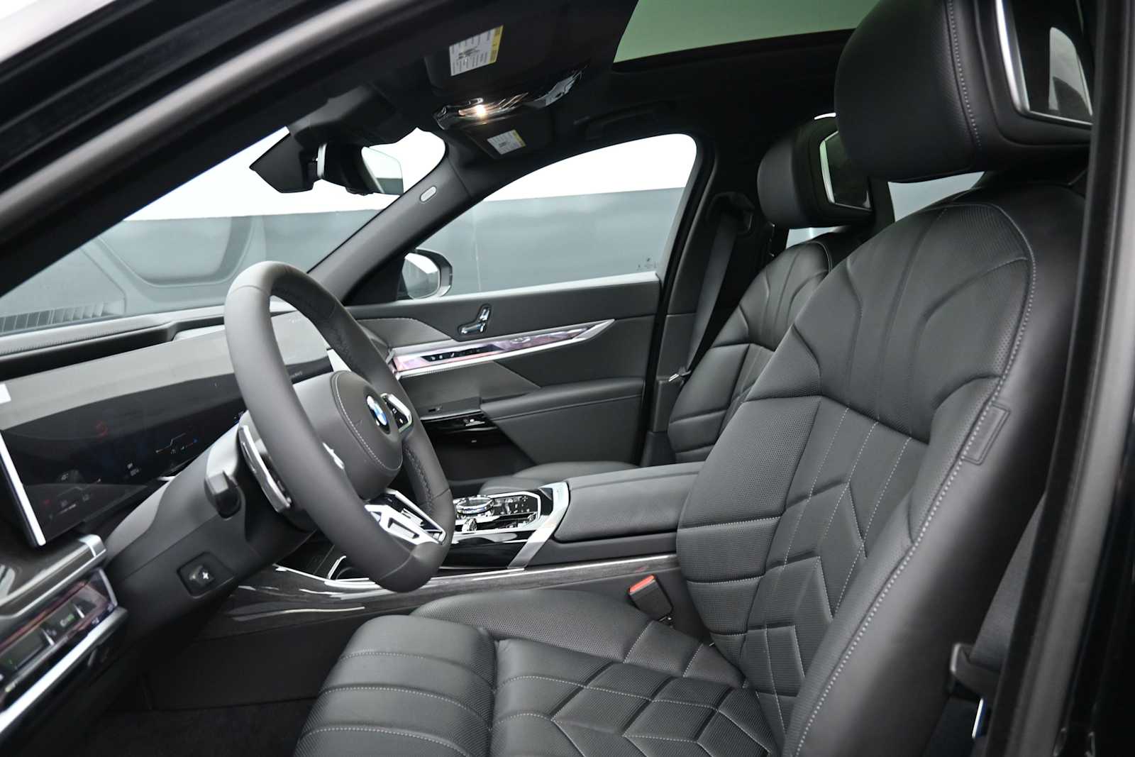 Thumbnail: 2026 BMW 7 Series - 10