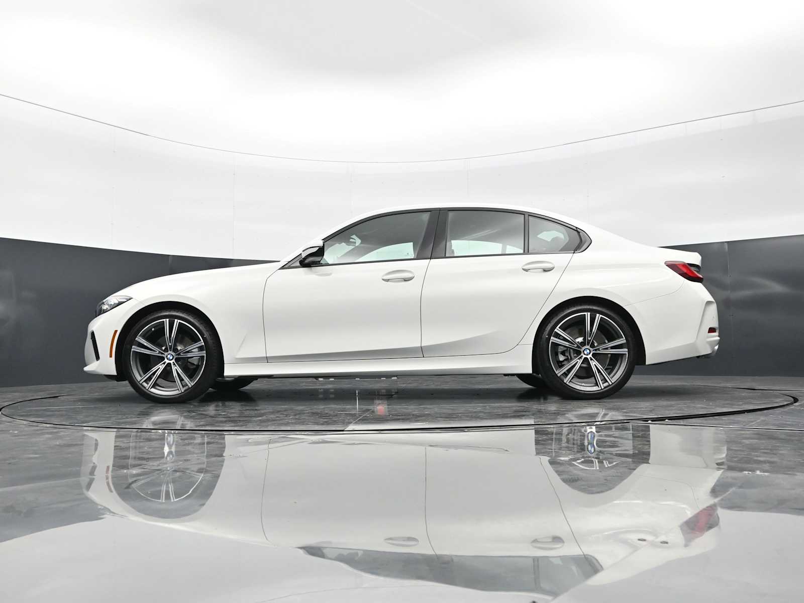 2023 BMW 3 Series 330i - Photo 32