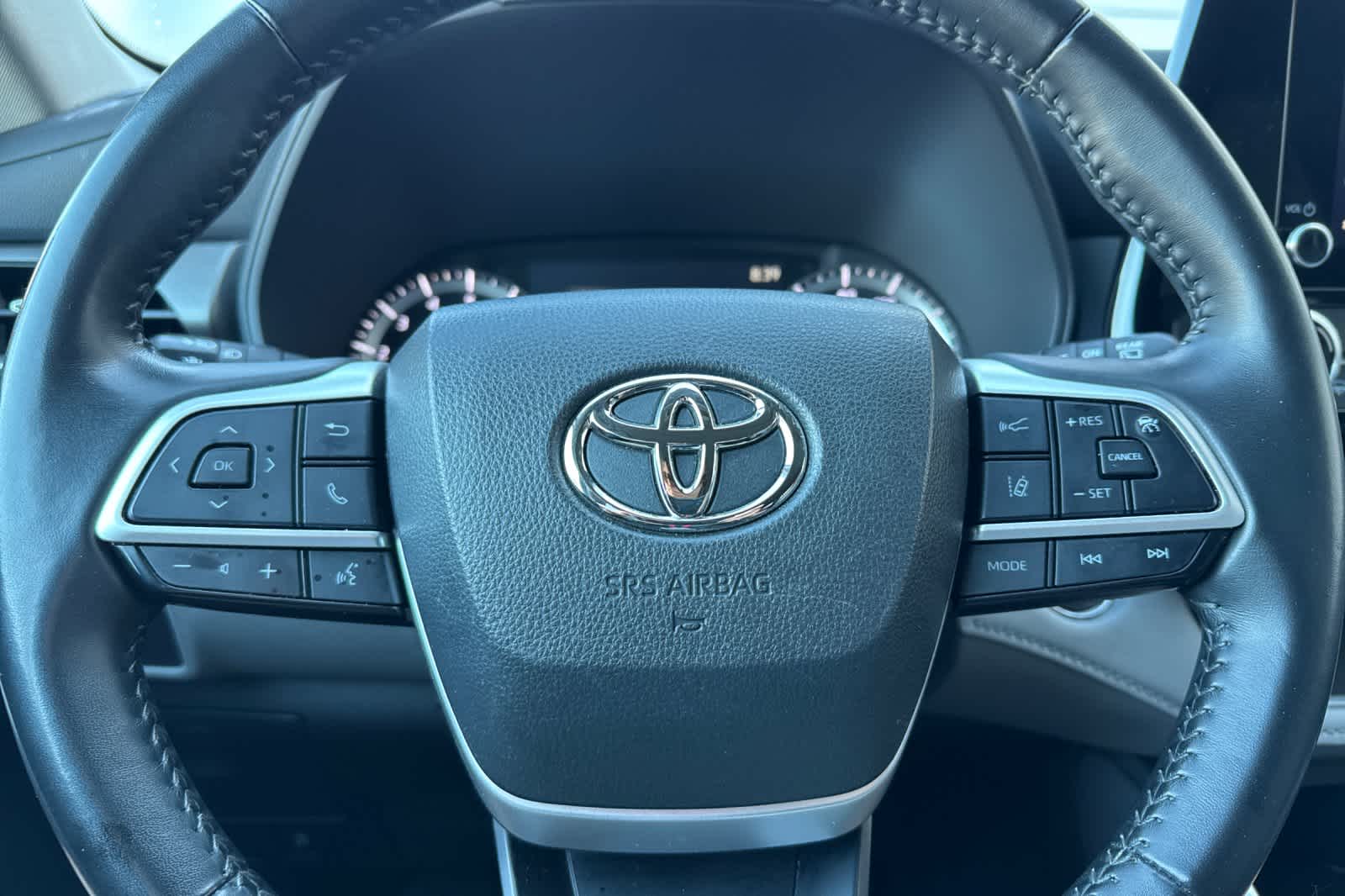 Thumbnail: 2023 Toyota Highlander - 26