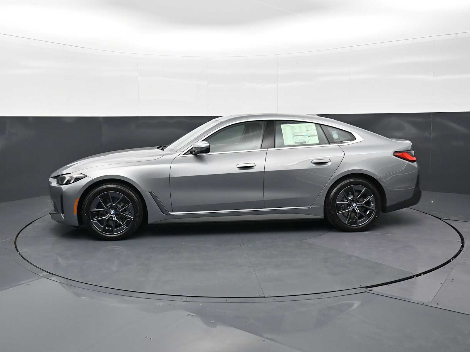 Thumbnail: 2026 BMW i4 - 8