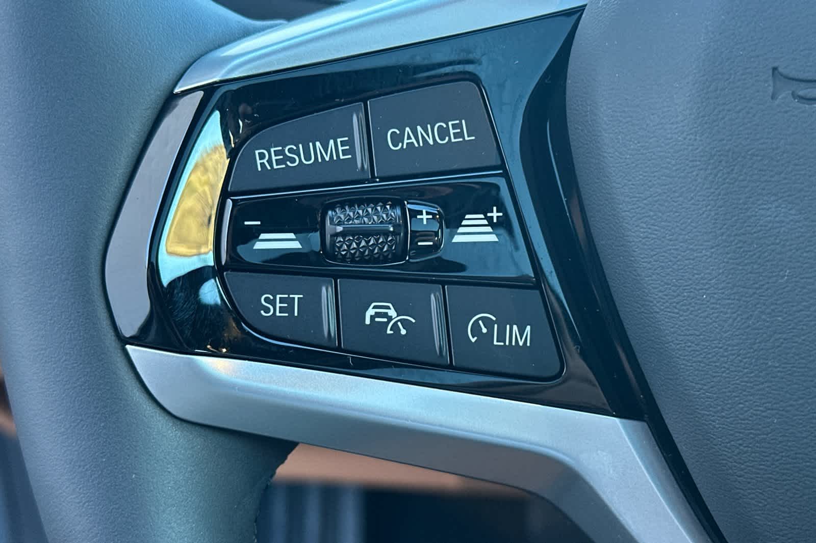 Thumbnail: 2025 BMW i4 - 27