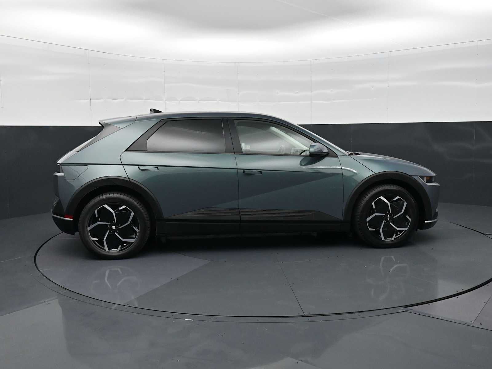 2024 Hyundai IONIQ 5 SE - Photo 4