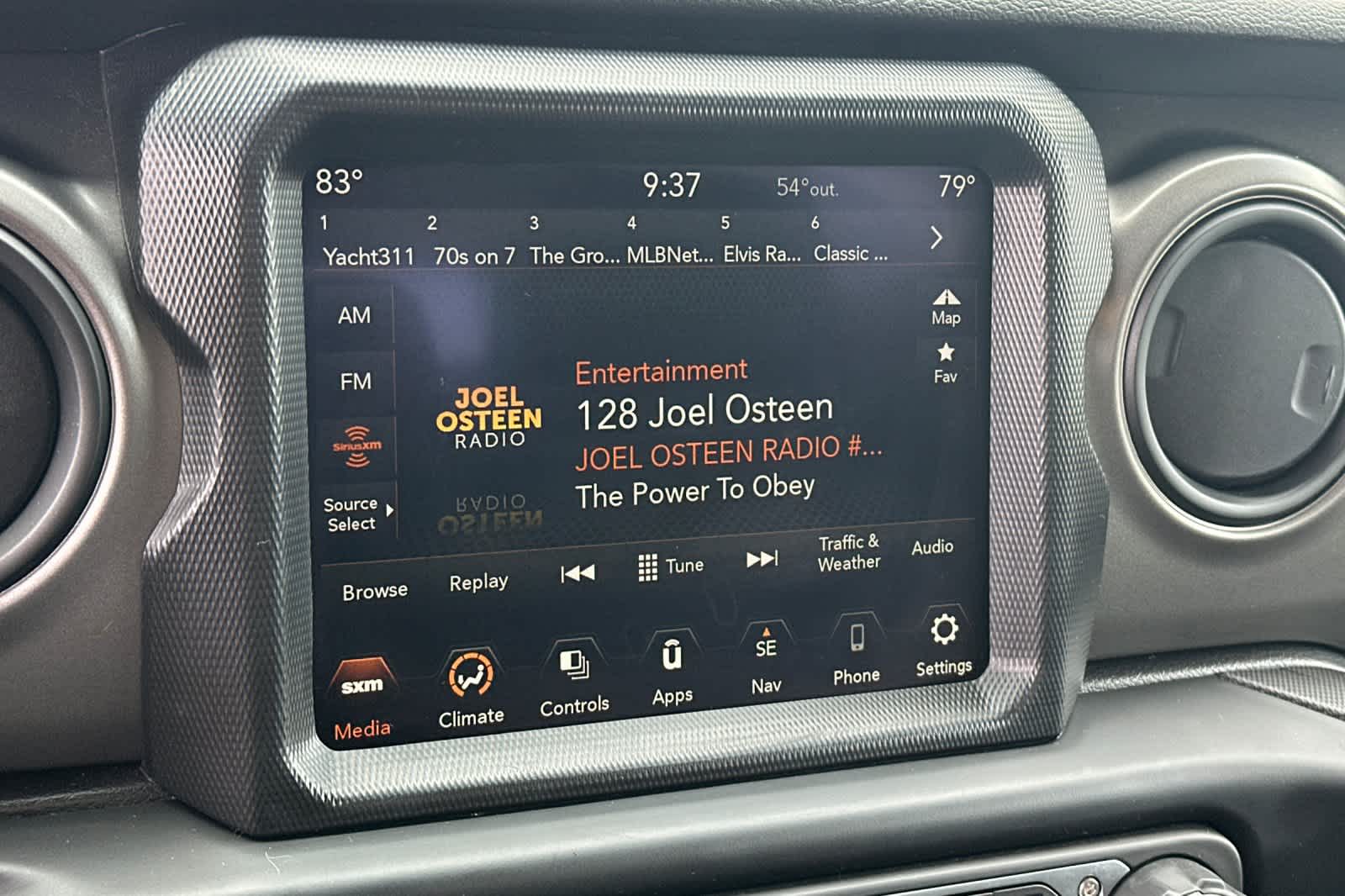 Thumbnail: 2023 Jeep Gladiator - 19