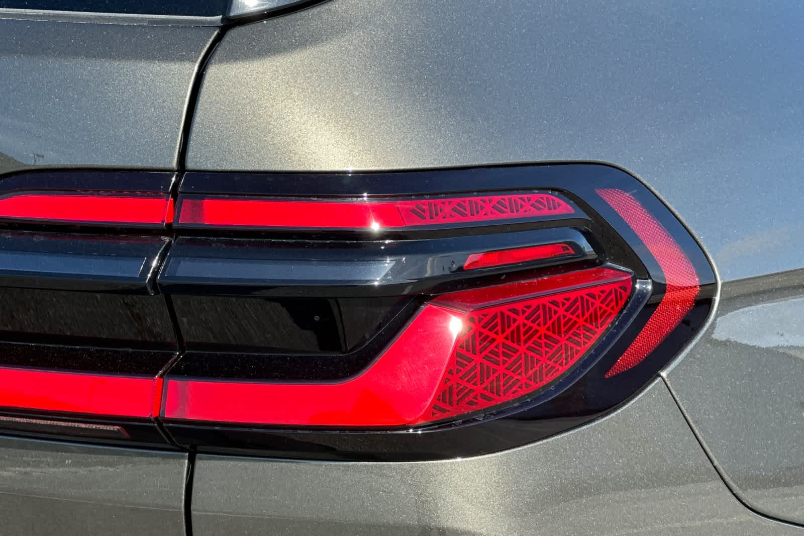 Thumbnail: 2026 BMW X7 - 32