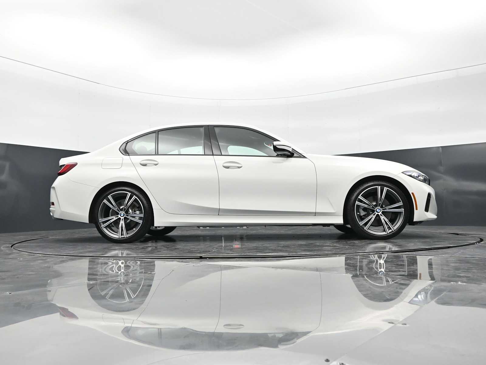 2023 BMW 3 Series 330i - Photo 28