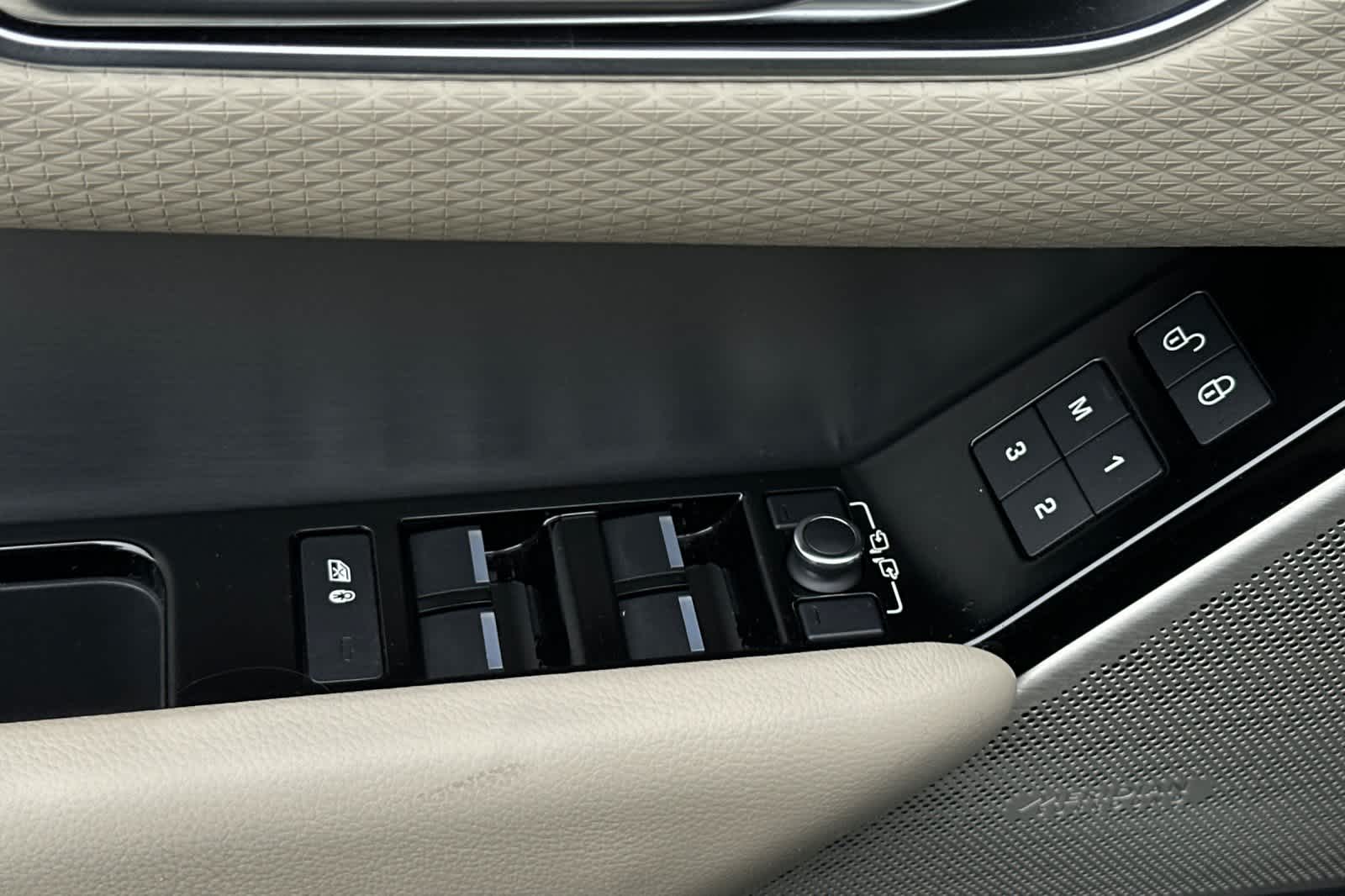 Thumbnail: 2018 Land Rover Range Rover Velar - 13