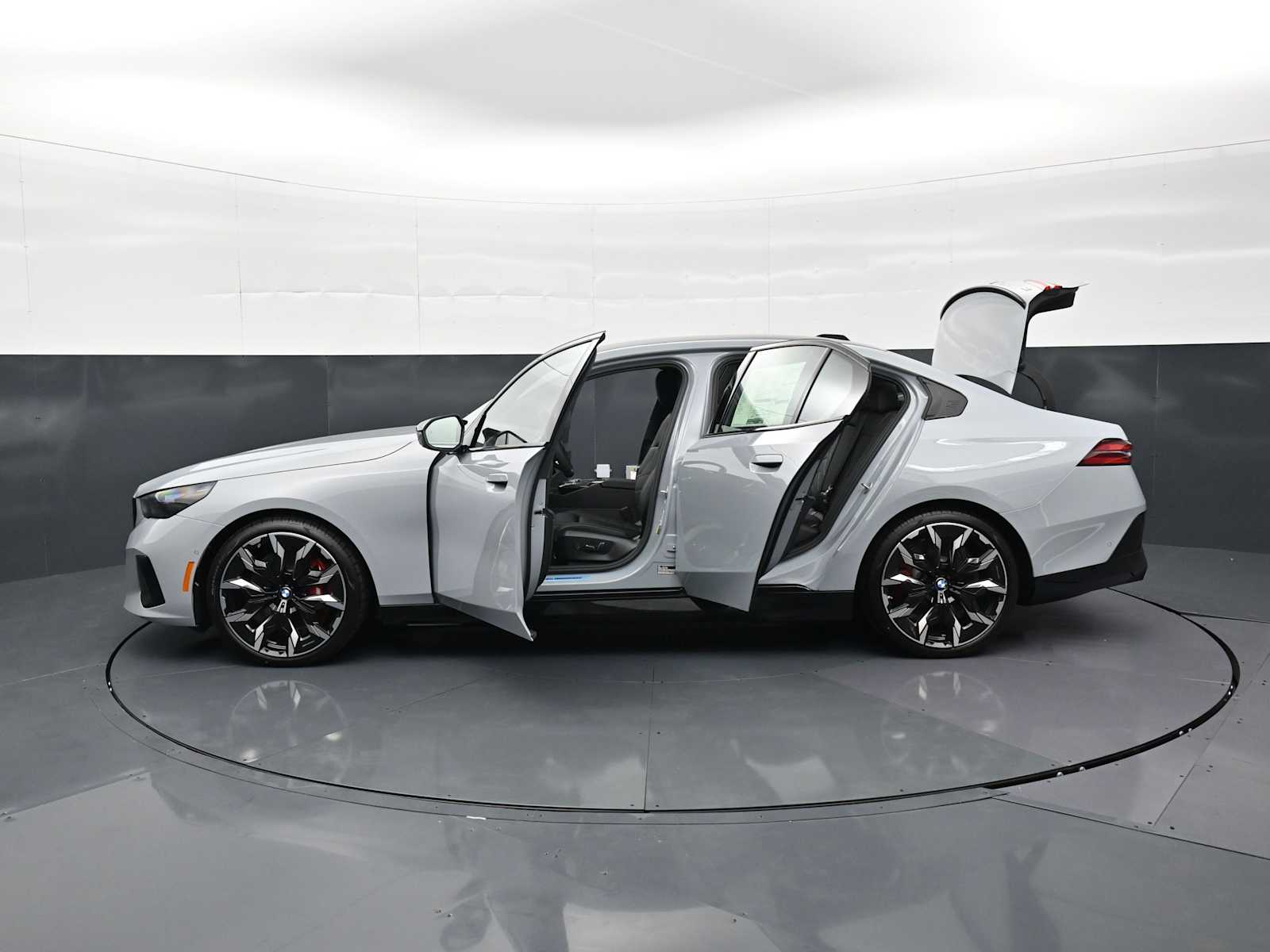 Thumbnail: 2026 BMW i5 - 36