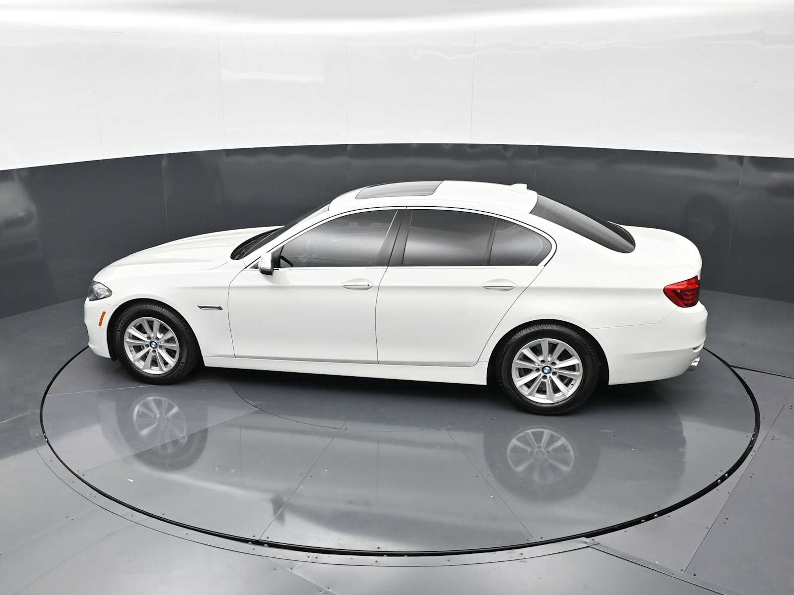 Thumbnail: 2015 BMW 5 Series - 24