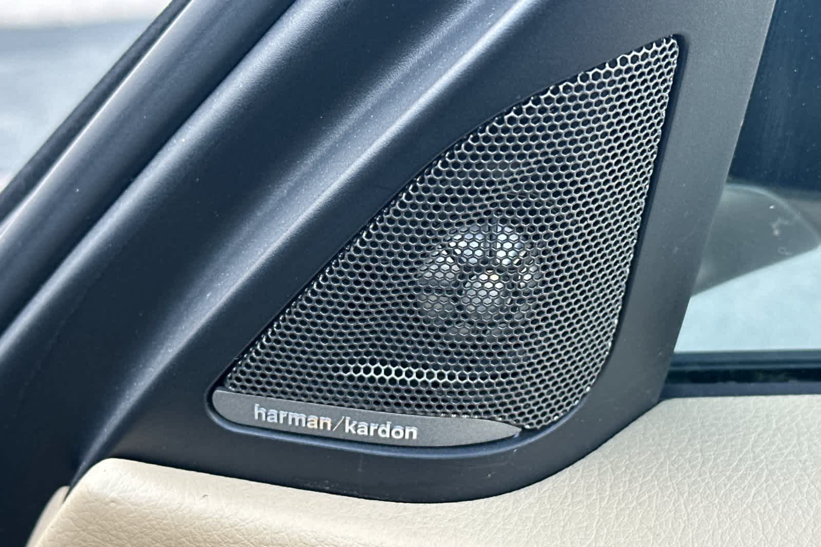 Thumbnail: 2016 BMW 3 Series - 21