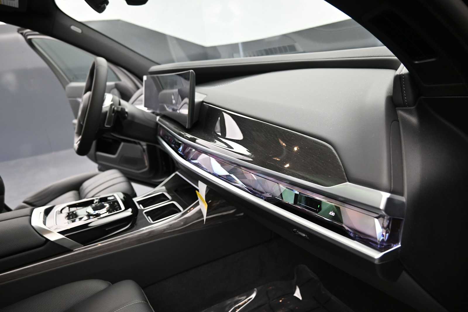 Thumbnail: 2026 BMW 7 Series - 16