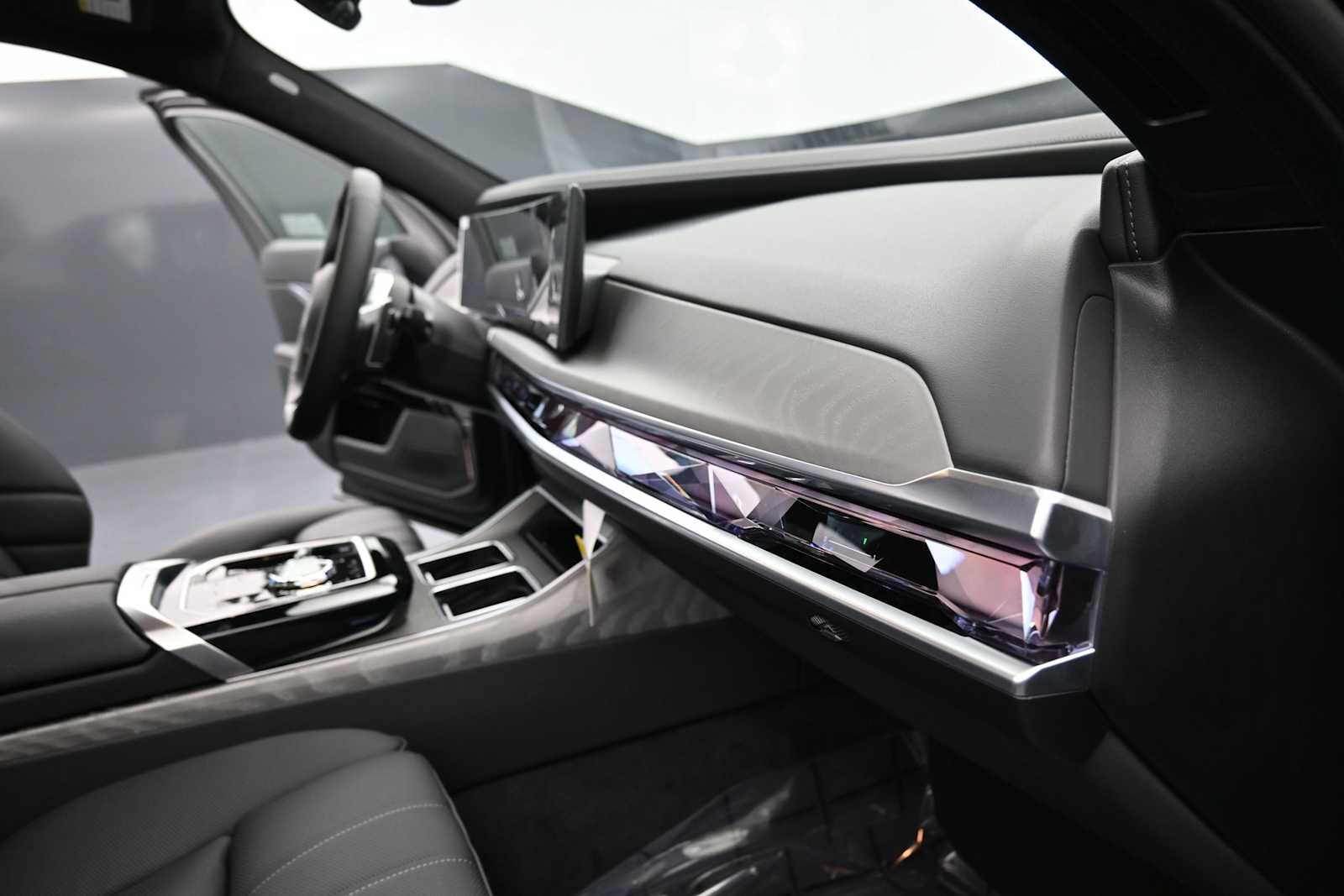 Thumbnail: 2026 BMW 7 Series - 16