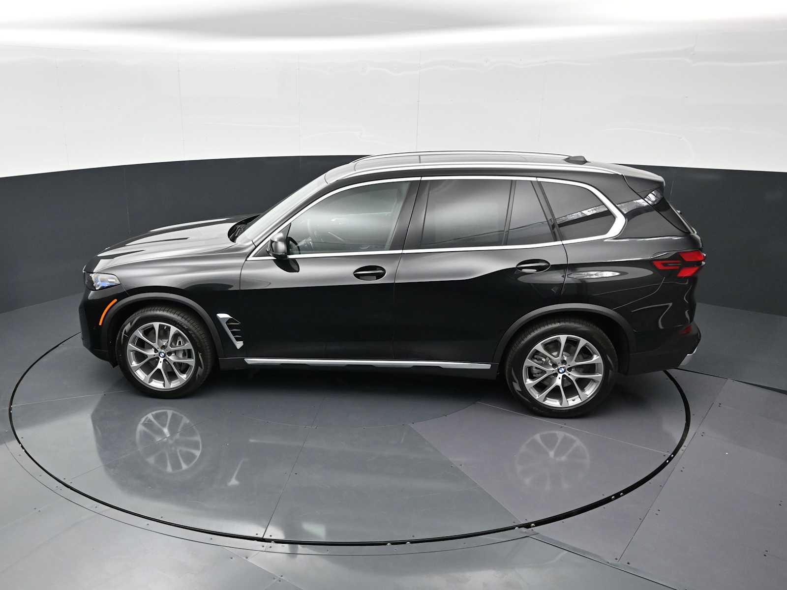 Thumbnail: 2026 BMW X5 - 21