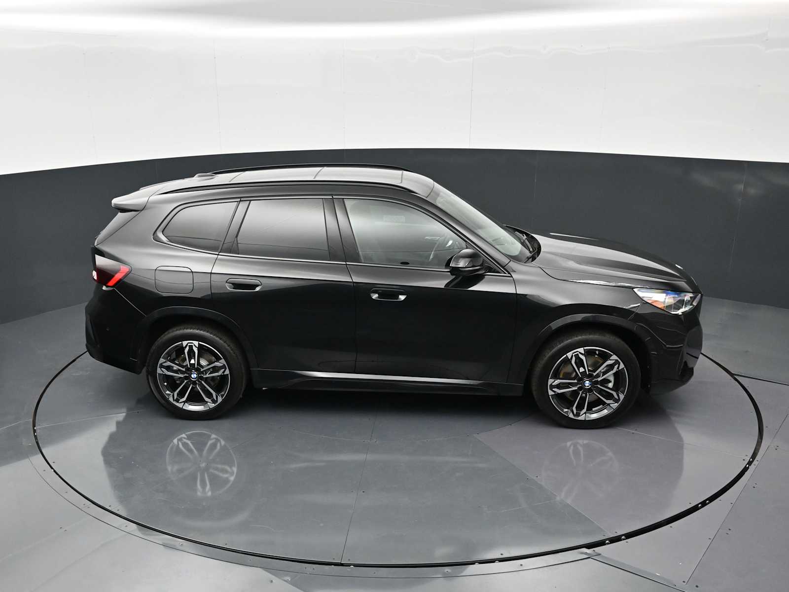Thumbnail: 2023 BMW X1 - 19