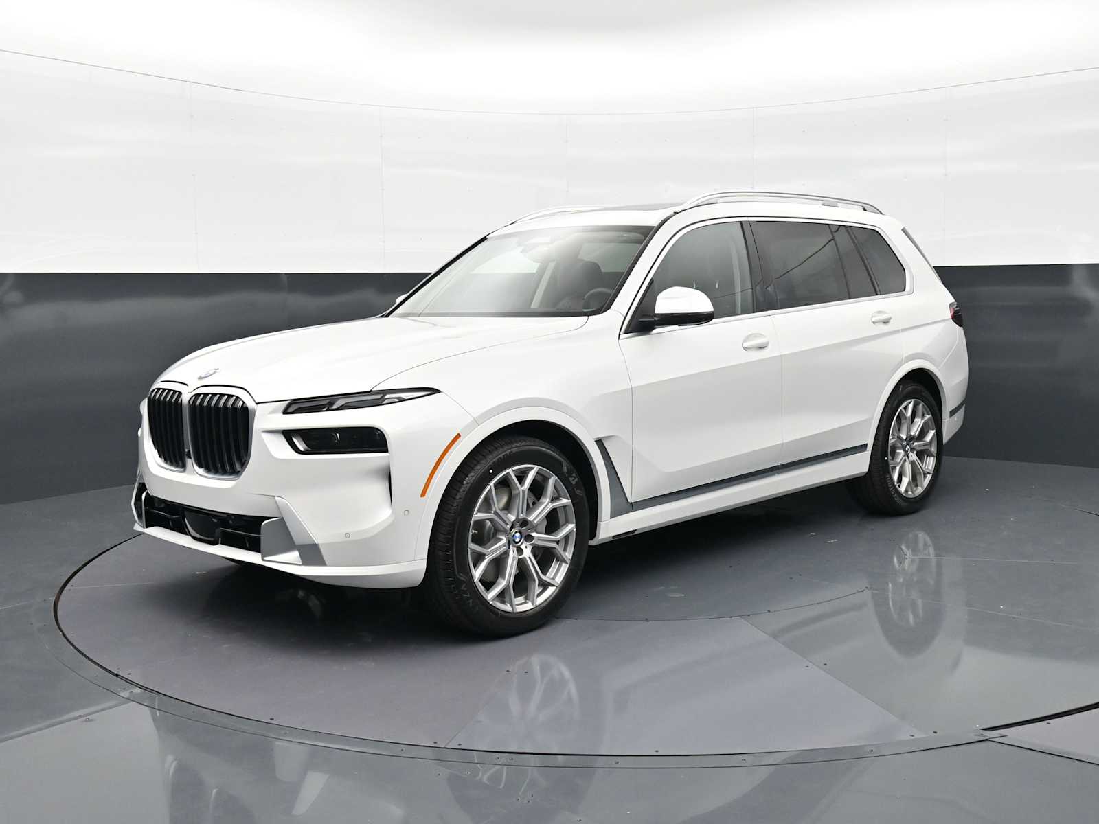 Thumbnail: 2027 BMW X7 - 1