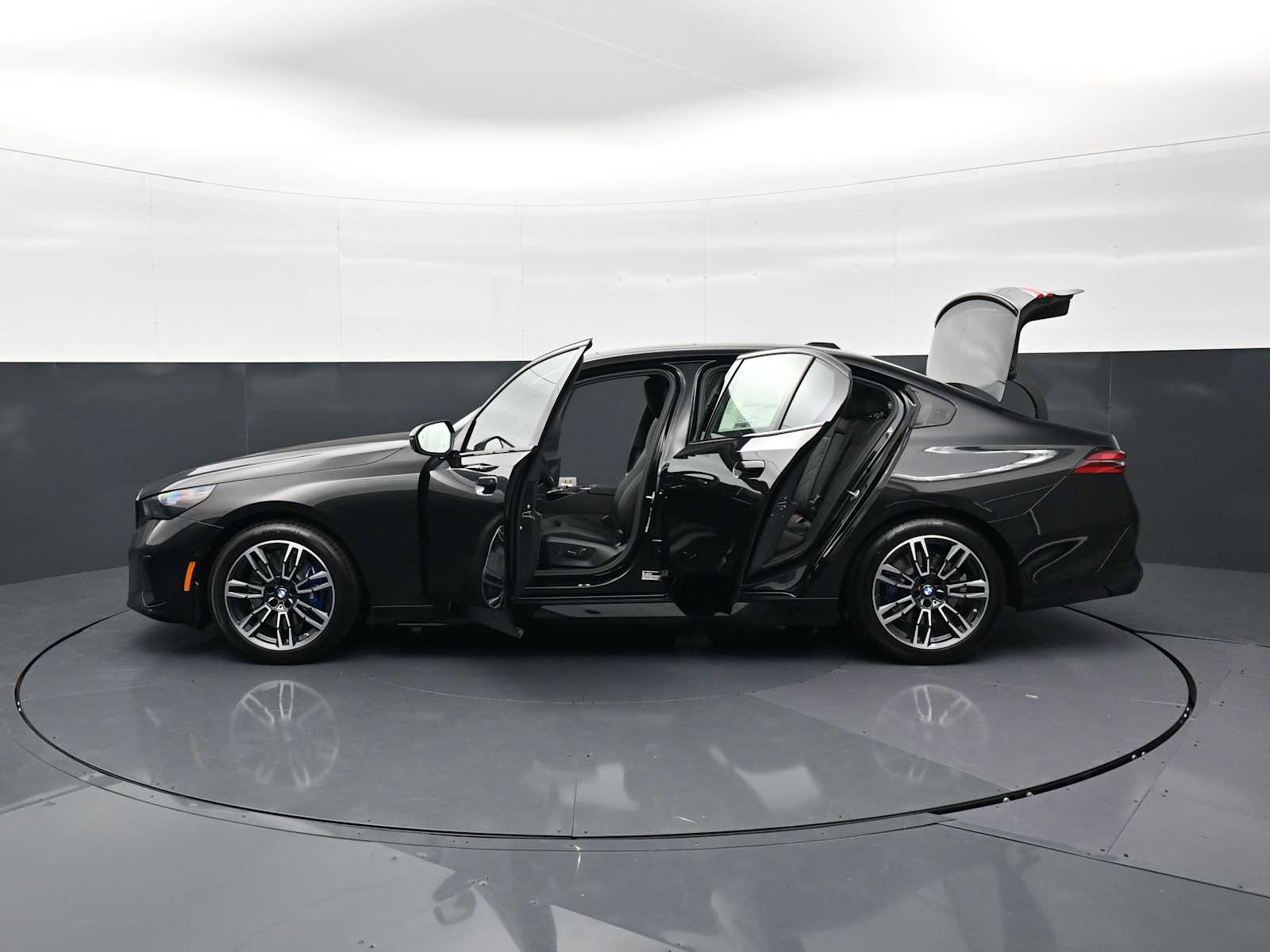 Thumbnail: 2026 BMW 5 Series - 36