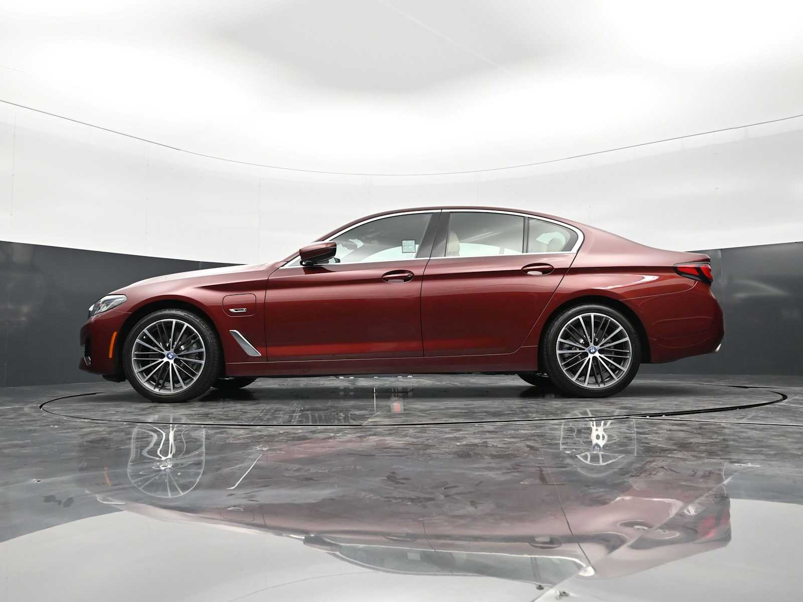 Thumbnail: 2023 BMW 5 Series - 30
