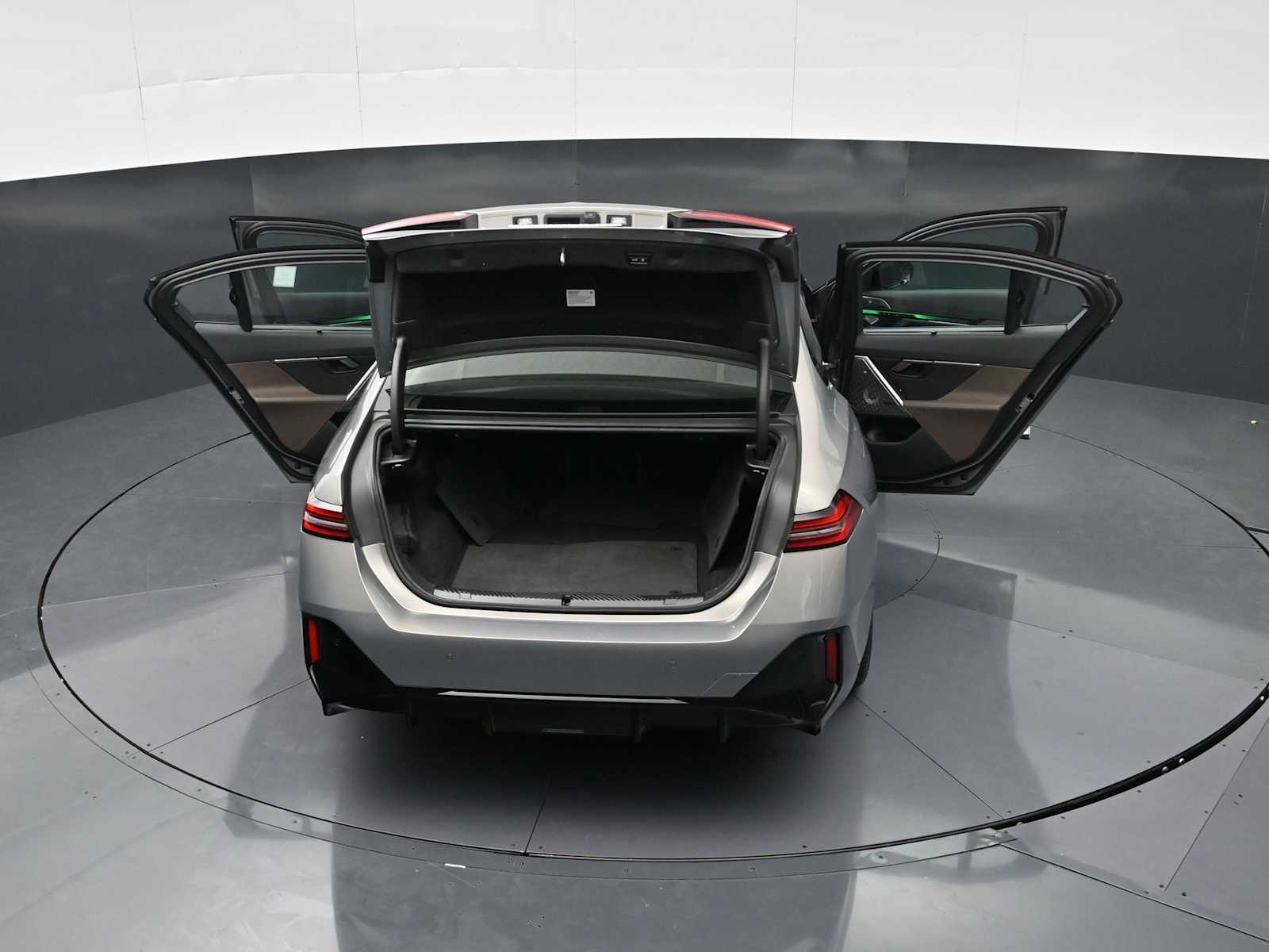 2024 BMW i5 M60 - Photo 34