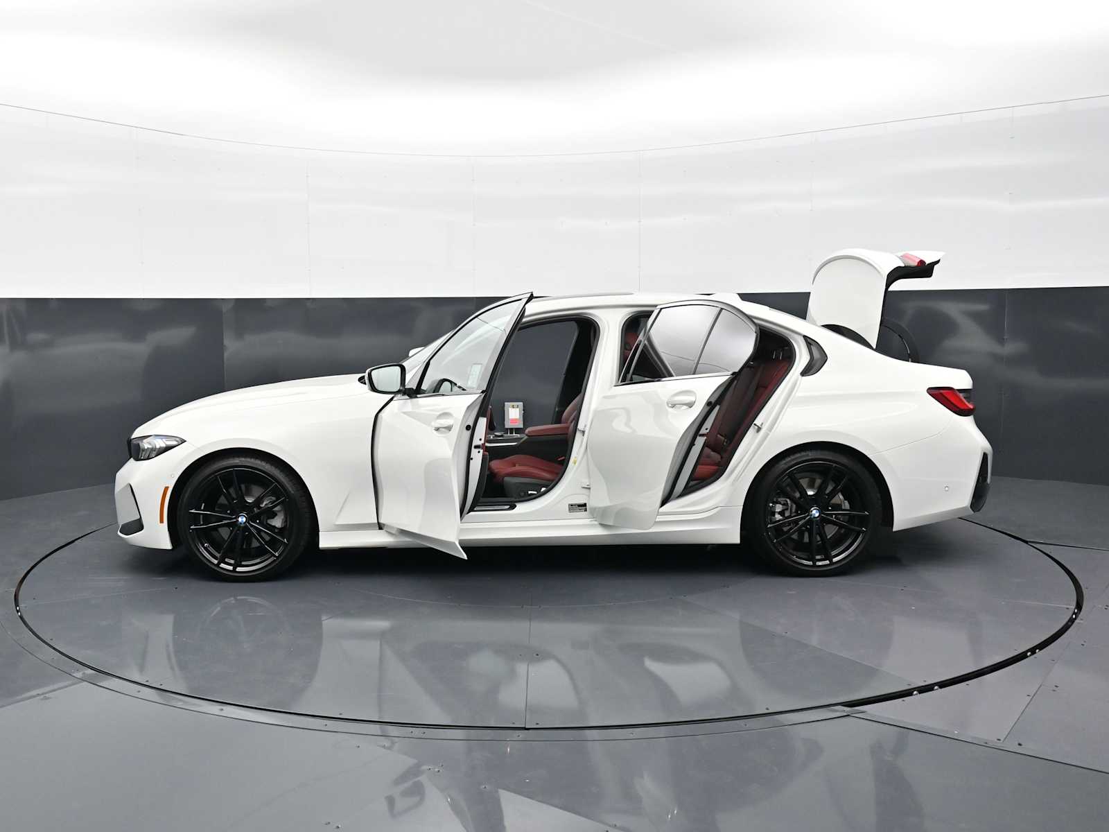 Thumbnail: 2024 BMW 3 Series - 36