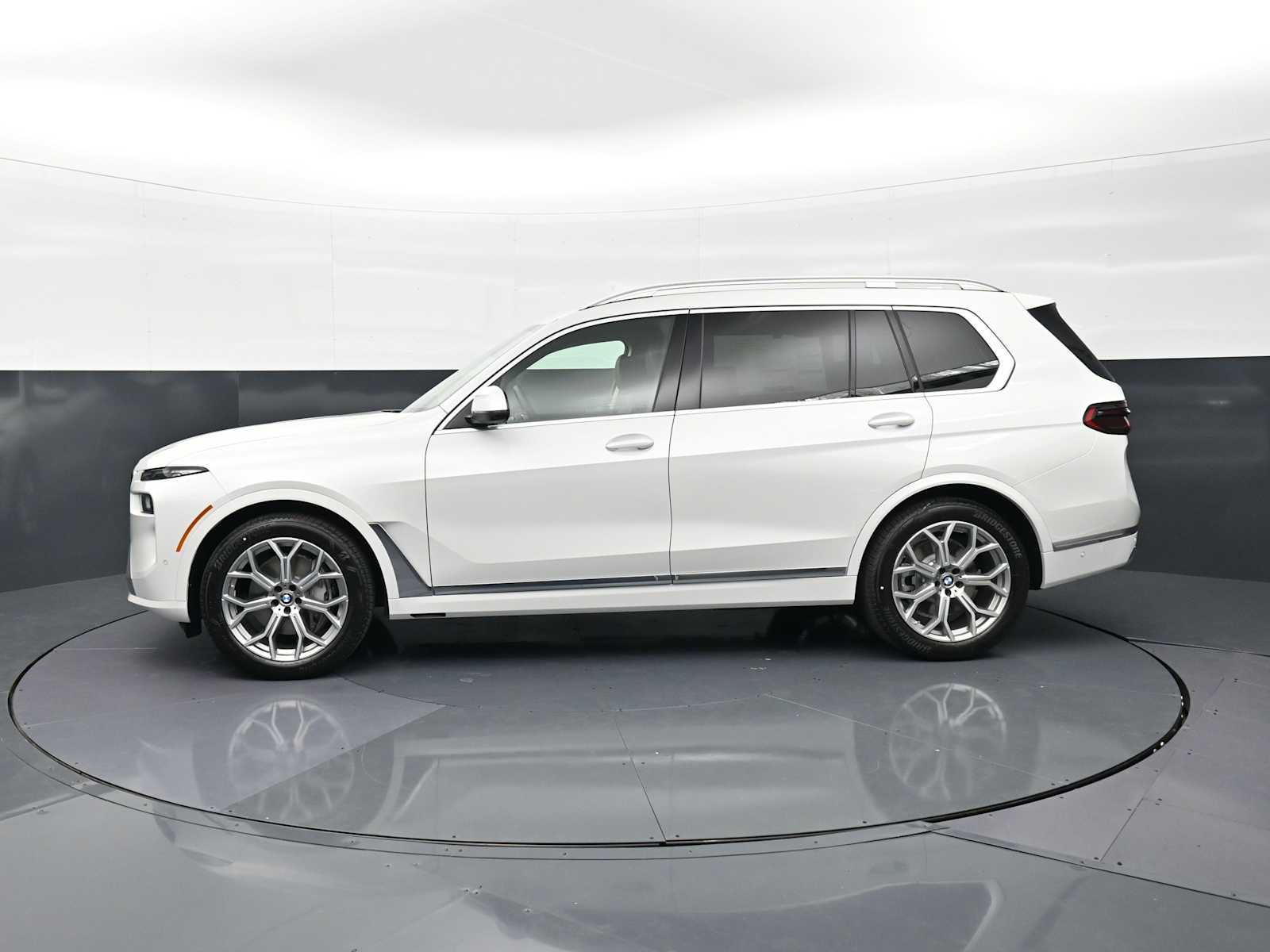 Thumbnail: 2027 BMW X7 - 8
