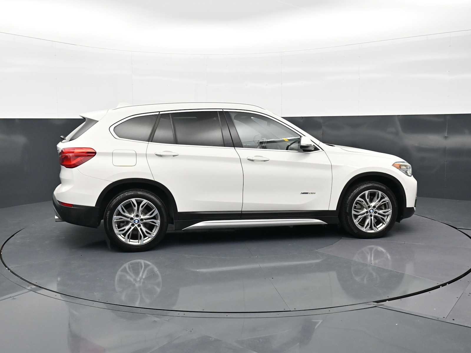 Thumbnail: 2016 BMW X1 - 4