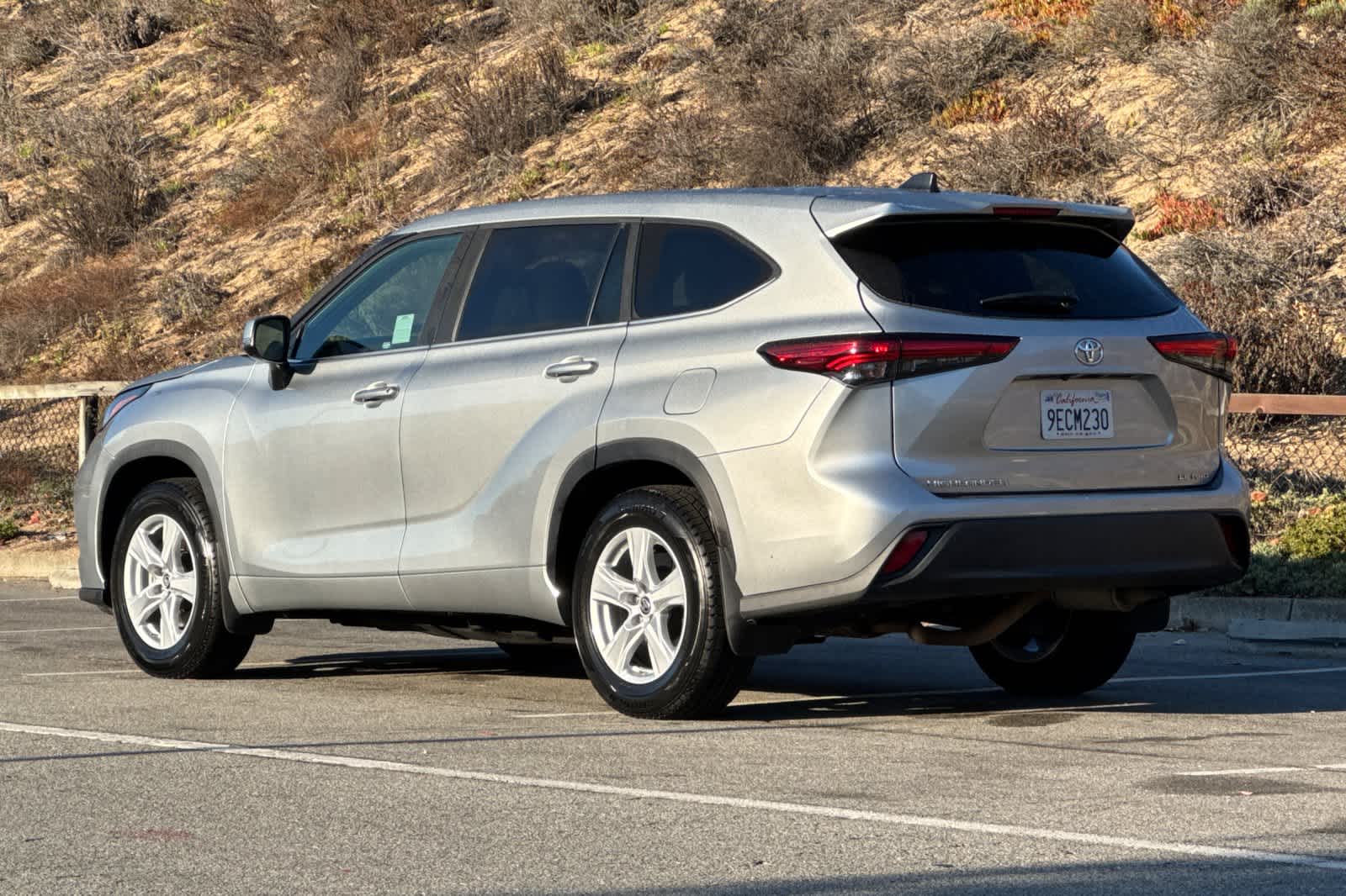 Thumbnail: 2023 Toyota Highlander - 7