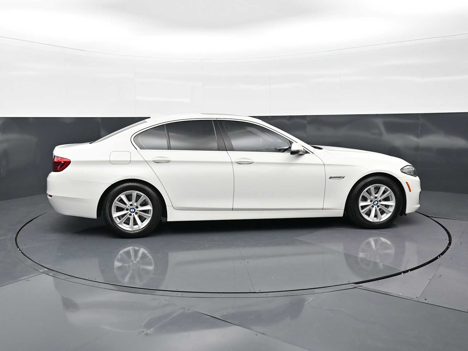 Thumbnail: 2015 BMW 5 Series - 4